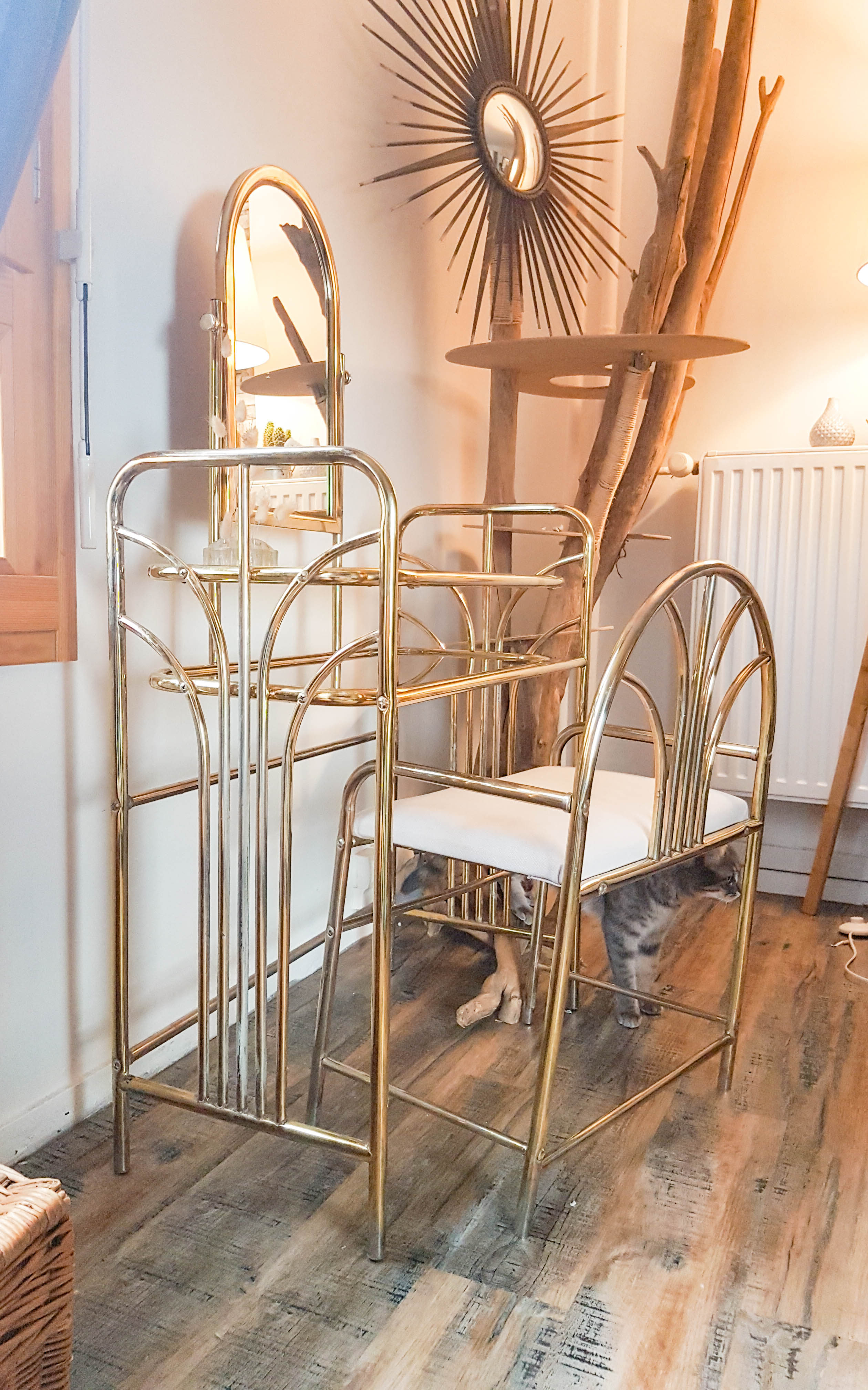 Mid century vintage art deco gold hairdresser
