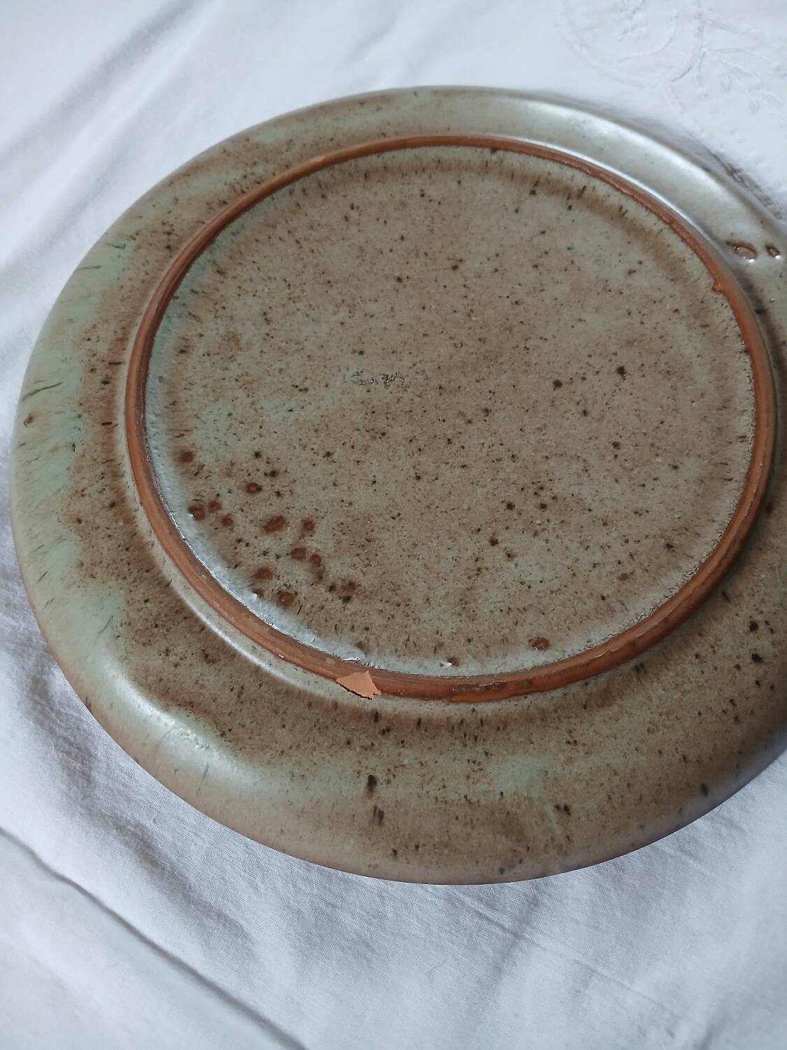 8 flat plates and 1 Vallauris dish