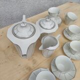 Coffee maker and cups