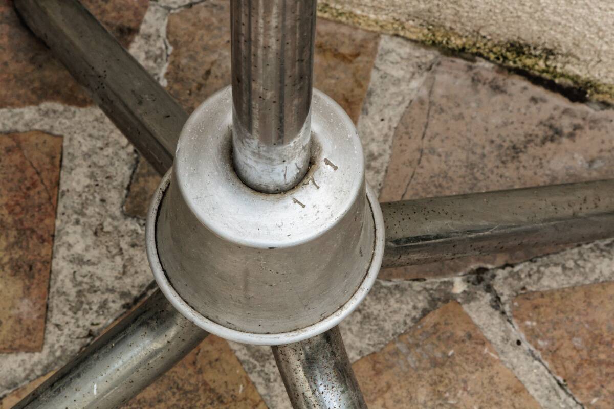 Vintage parrot, 1970s, in chrome metal.