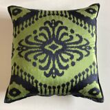 Coussin de soie brodée designer's guild 1990
