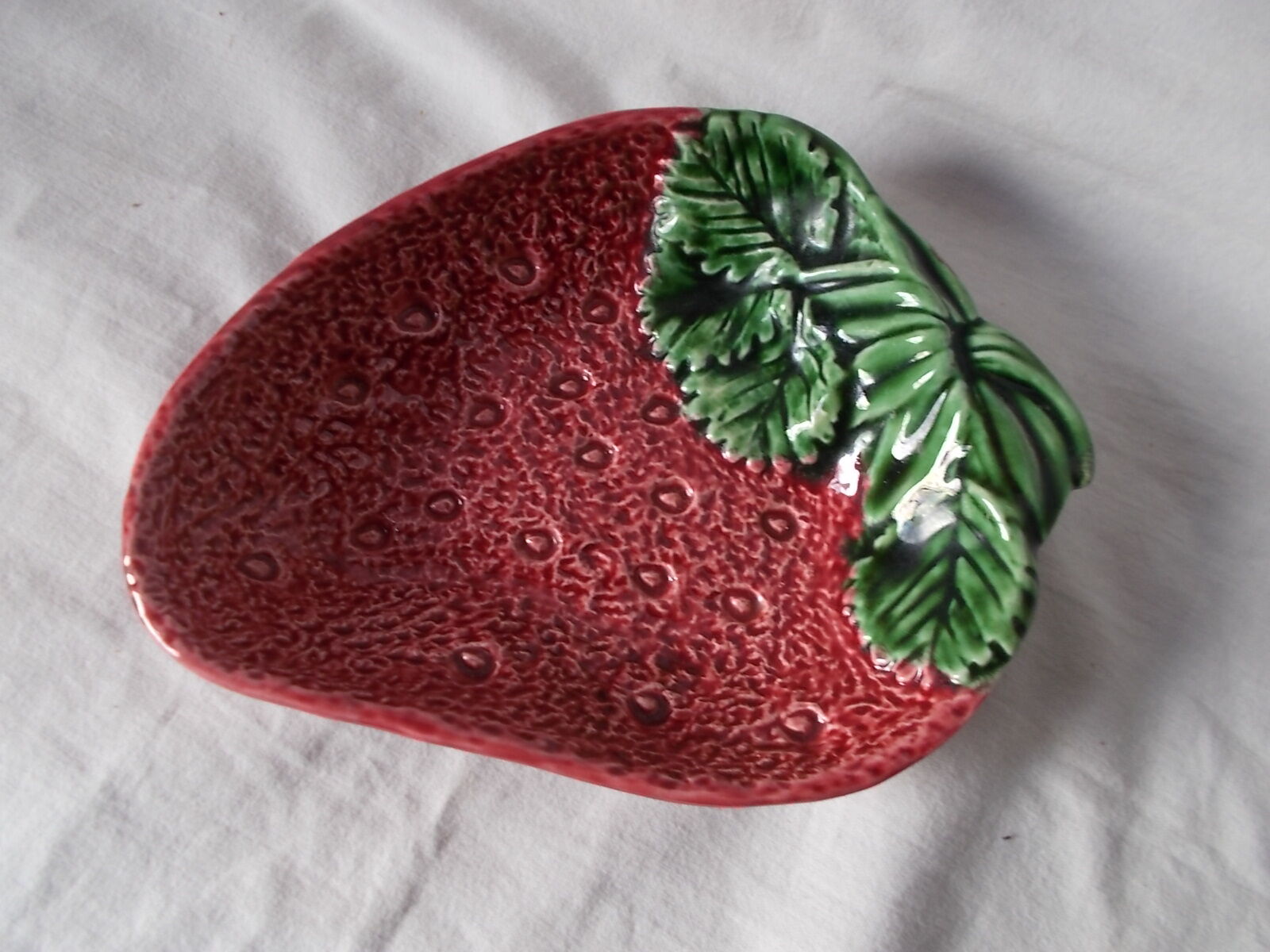 Strawberry-shaped dish in dabbling
