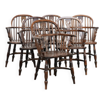 Set of 6 antique beautiful English Windsor chairs with a beautiful patina