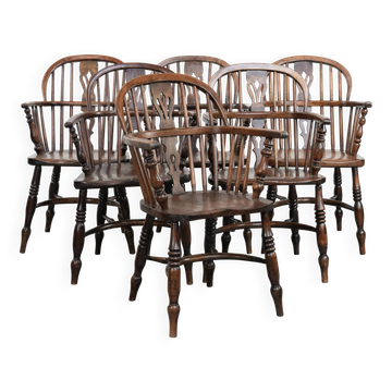Set of 6 antique beautiful English Windsor chairs with a beautiful patina