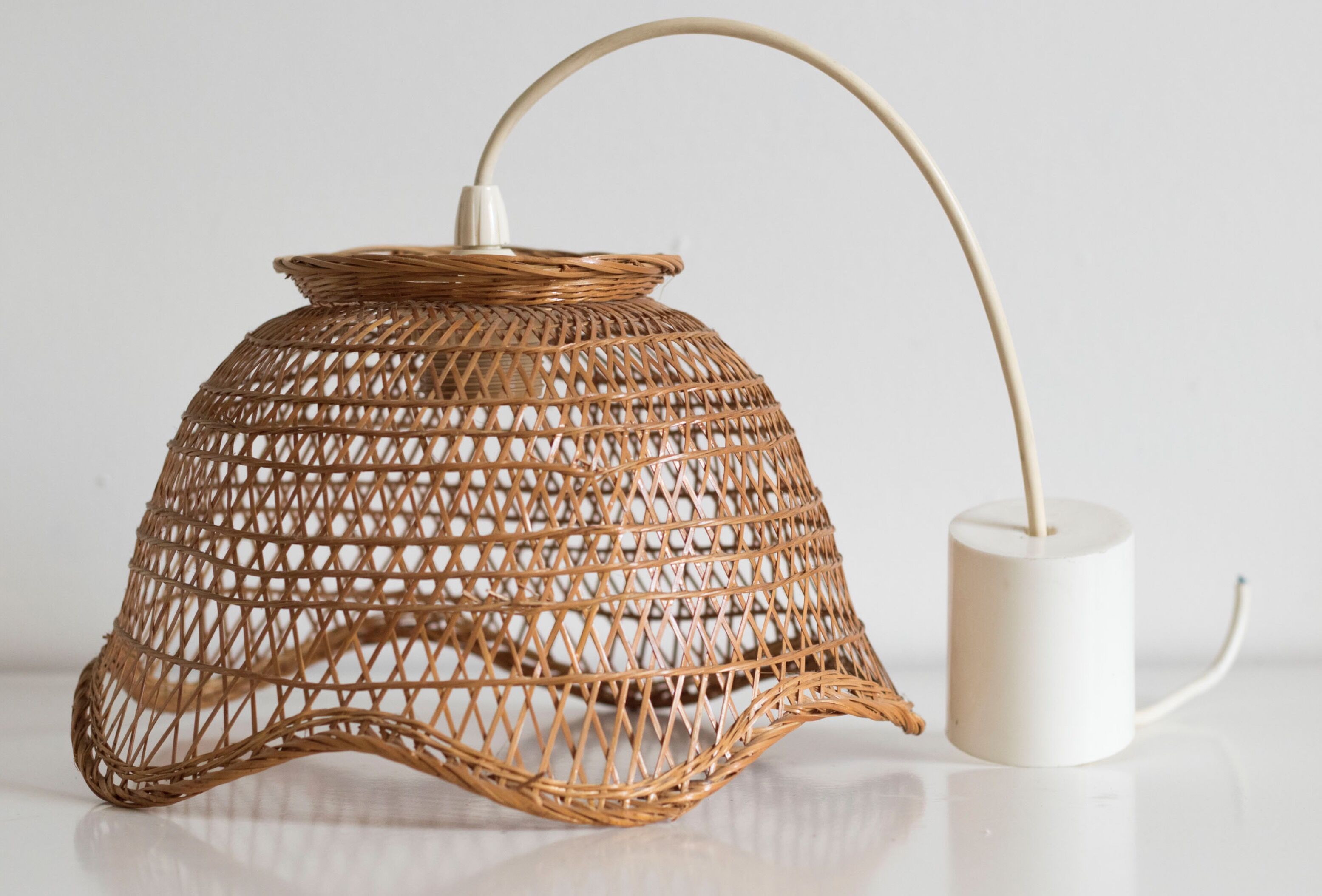 Suspension en osier vintage