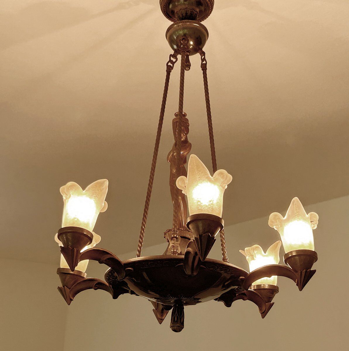 Large Art Deco sculptural chandelier in bronze and glass, 1930s