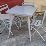 Table Tolix, industrial design, and its 3 folding chairs, designed by Xavier Pauchard