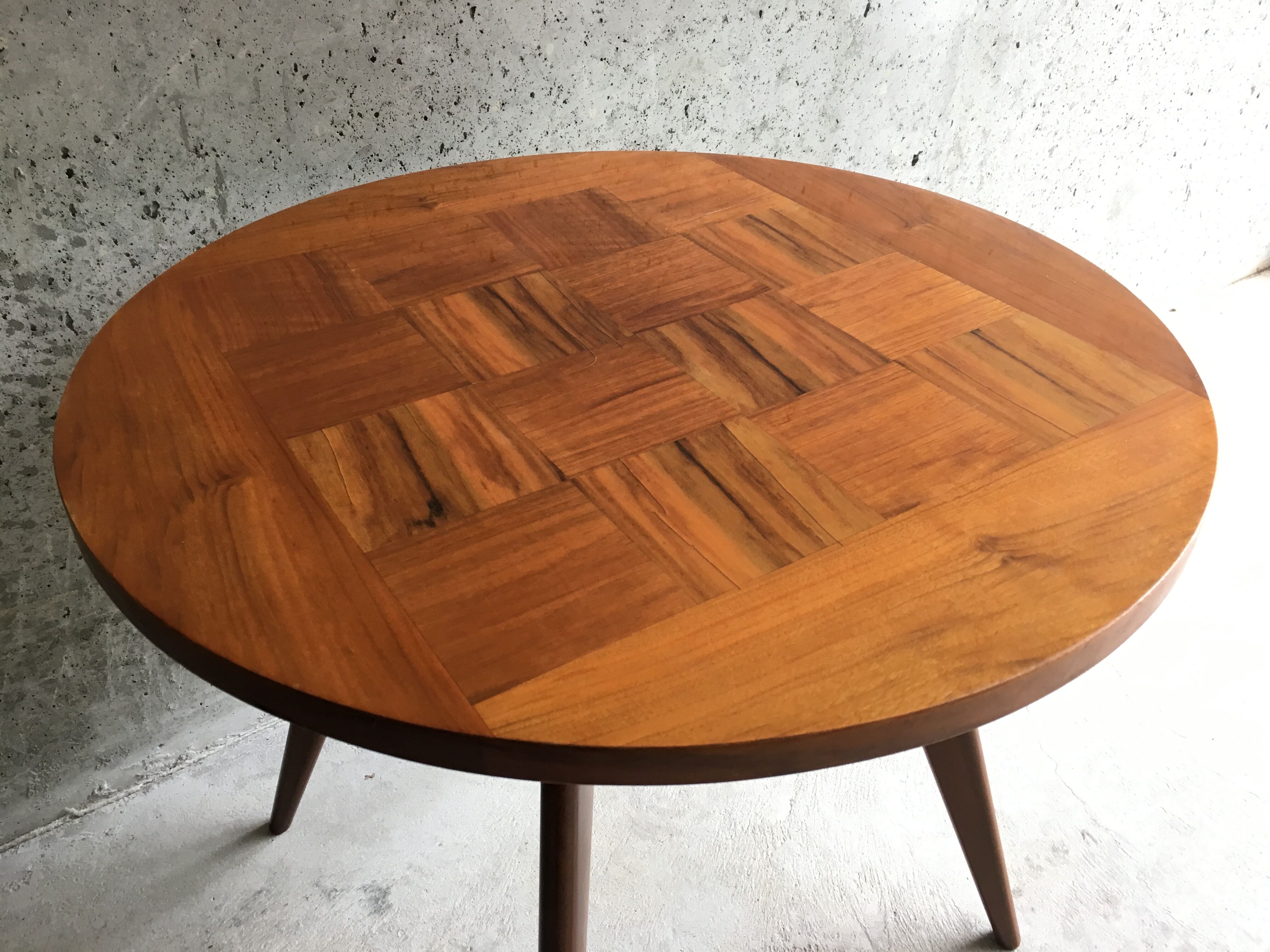 Round coffee table