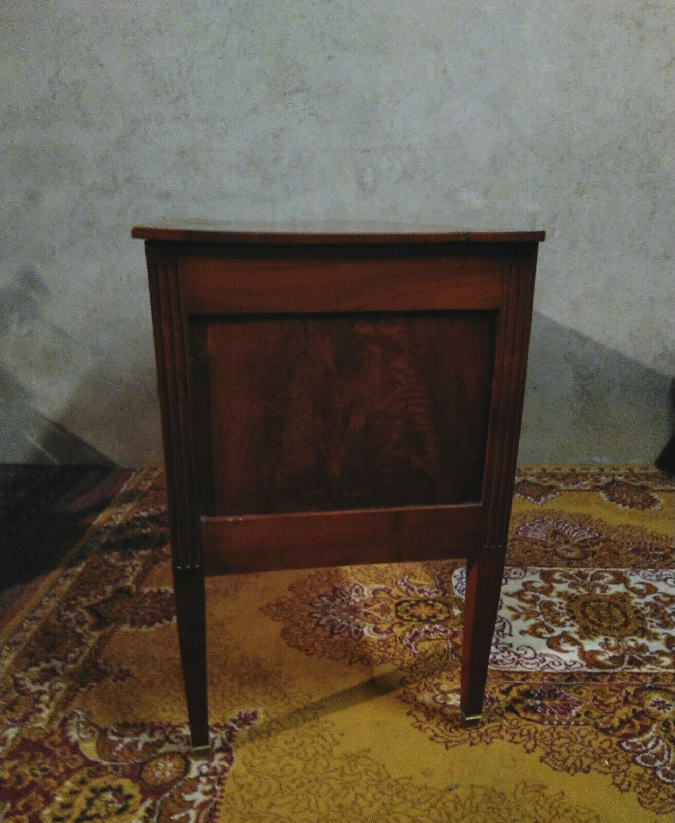 Louis XVI walnut and walnut bramble chest of drawers