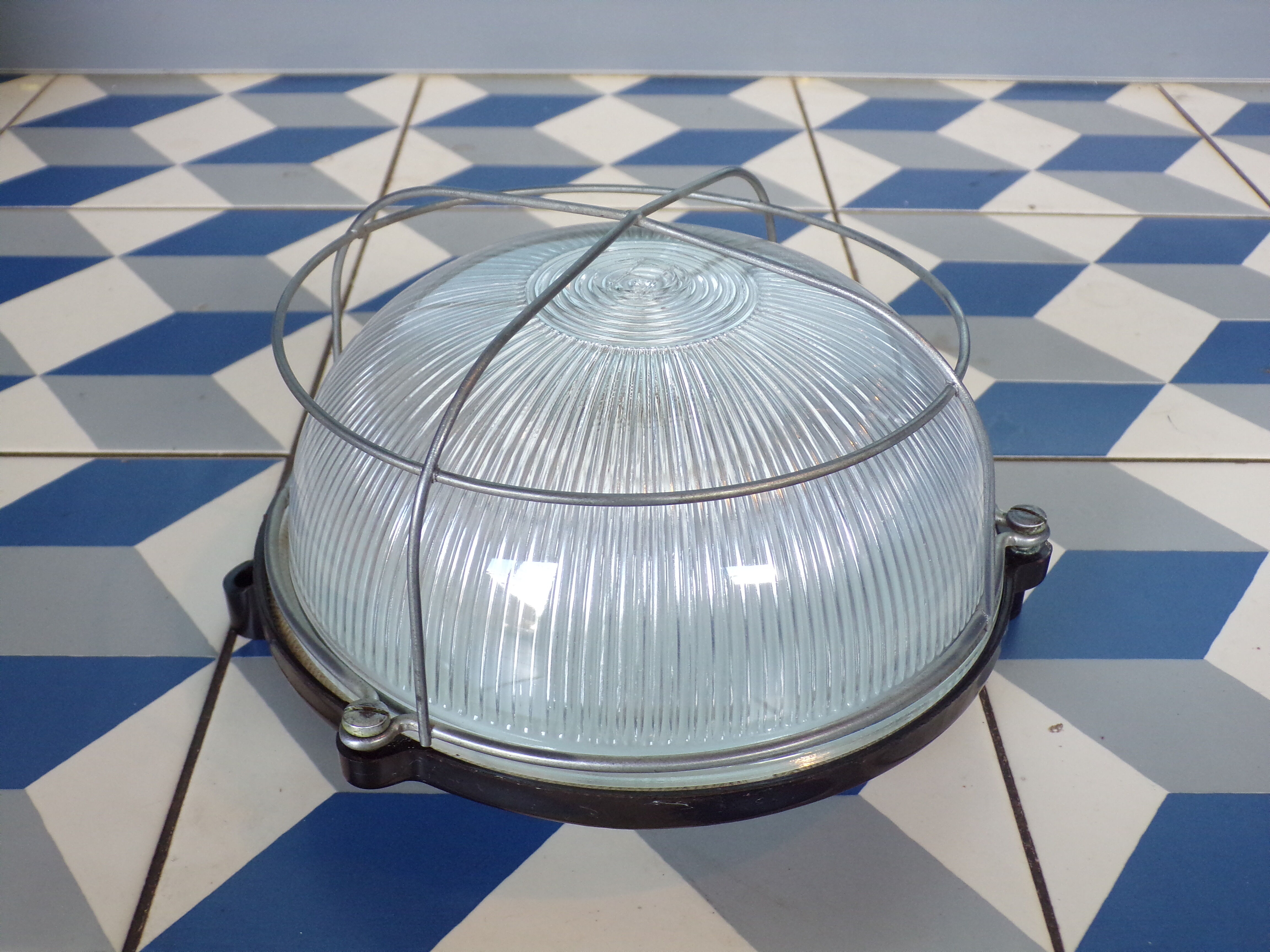 Bakelite porthole wall lamp