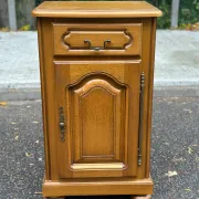 Table de chevet haute meuble d'appoint en chêne teinté miel 1980