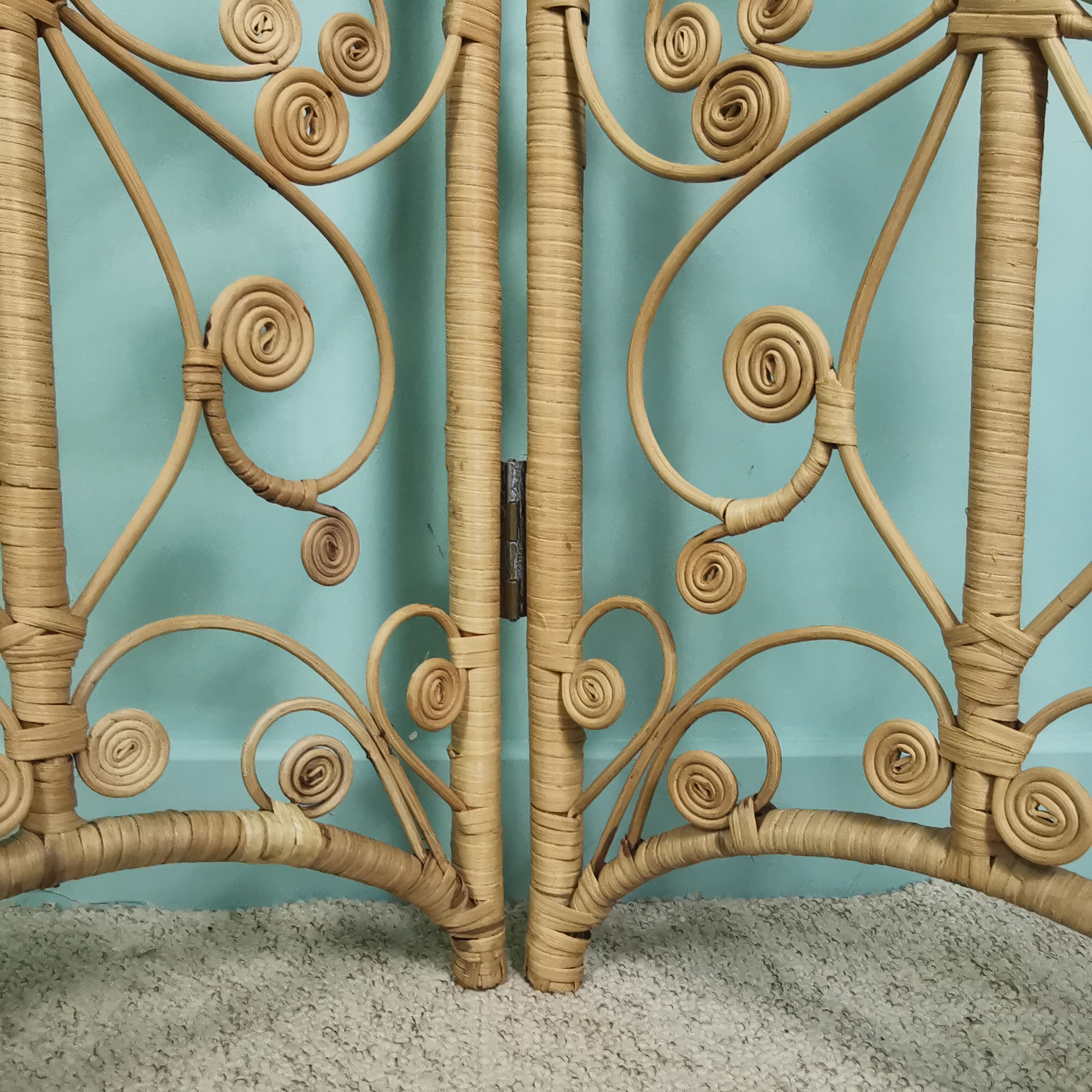 Peacok rattan screen