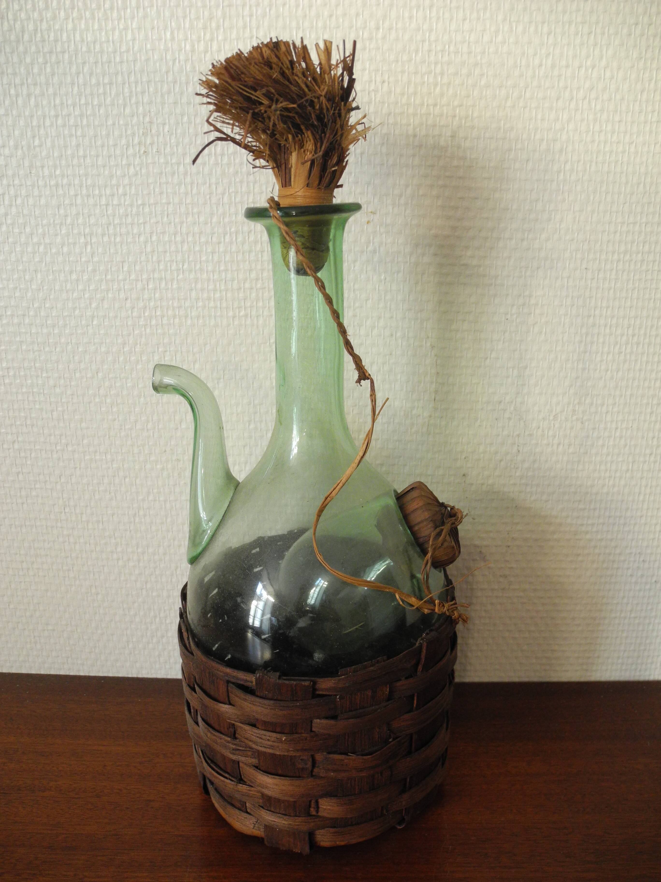 Old bottle carafe kangaroo wine vintage glass wine carafe bottle