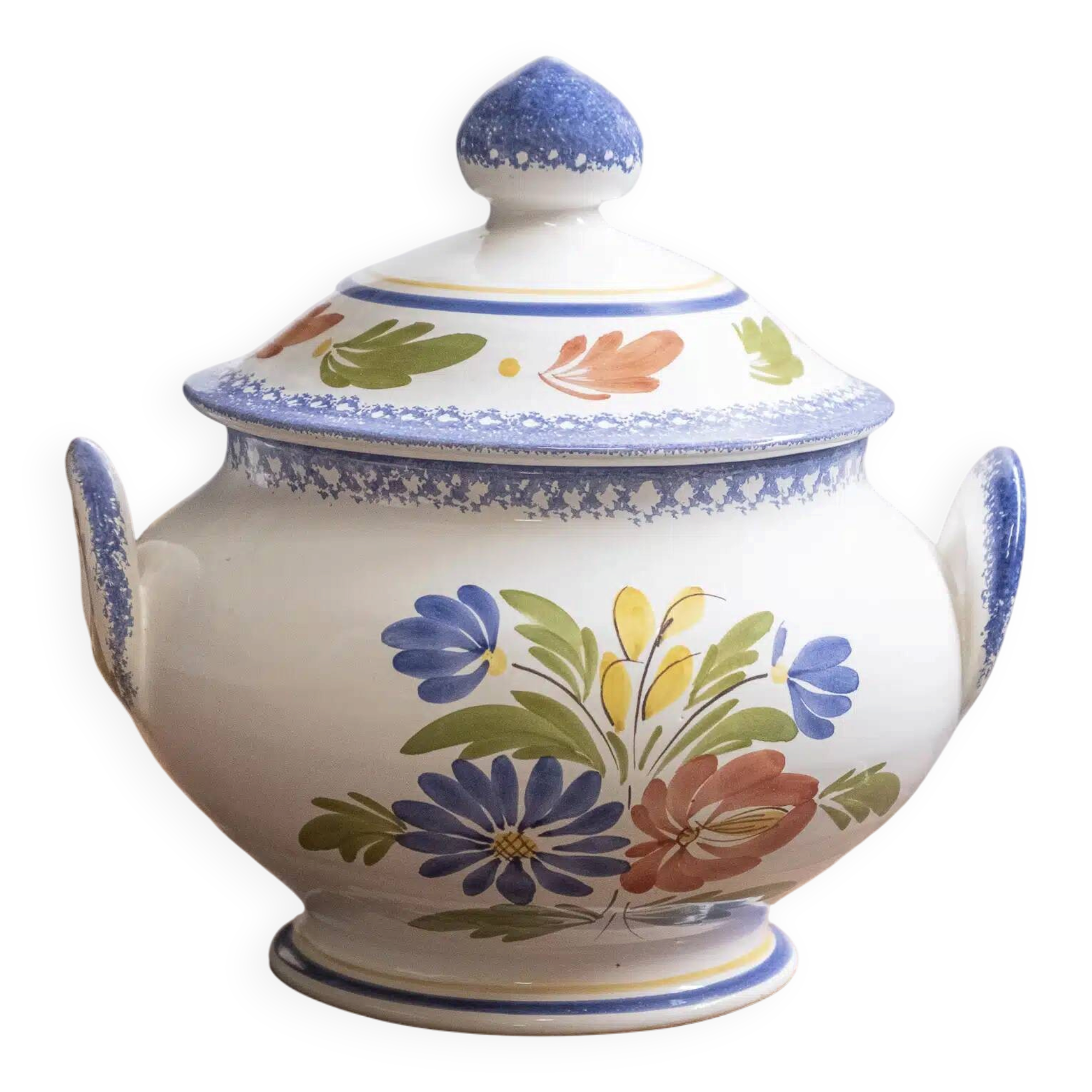 Quimper earthenware soup tureen "Anne"