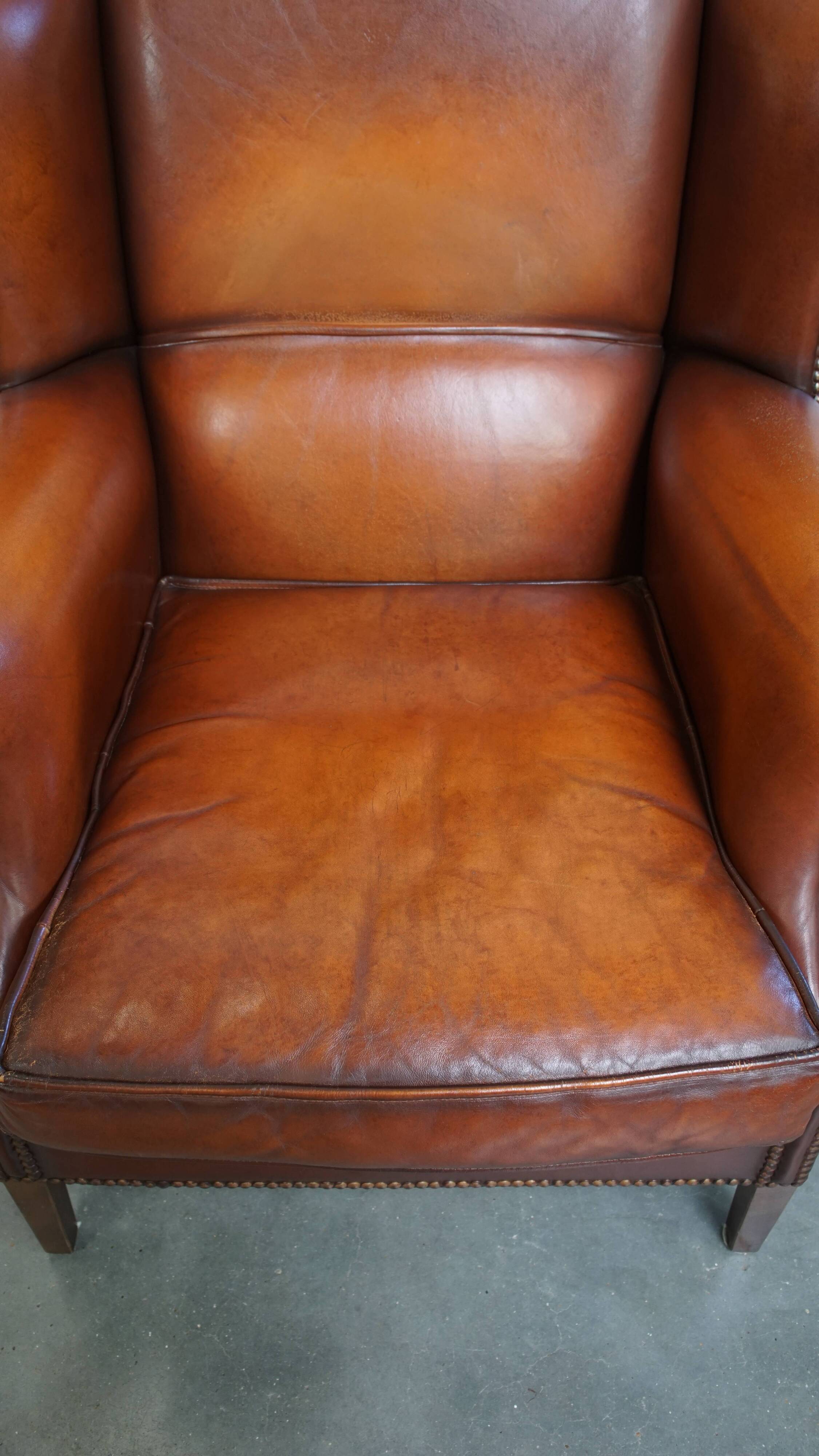 Fauteuil à oreilles en cuir de mouton