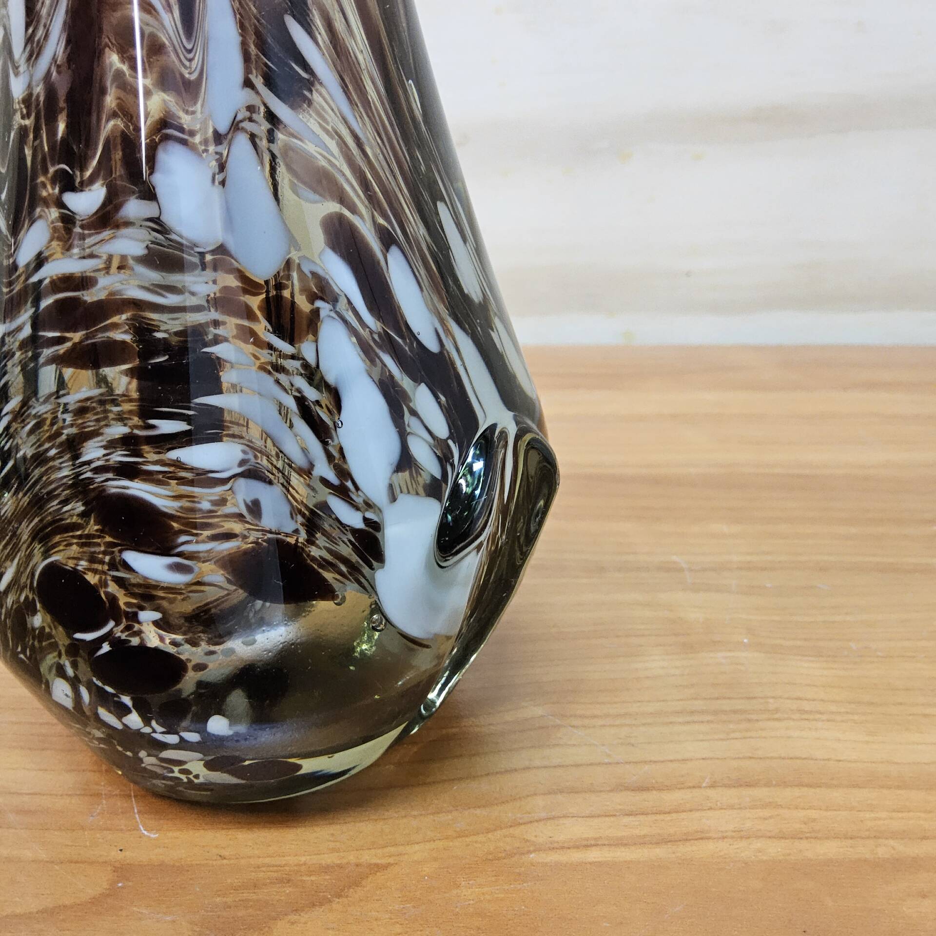 Vintage Murano glass vase, amber/white speckled finger vase