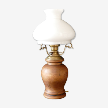 Lampe de table vintage en bois, opaline et laiton brossé