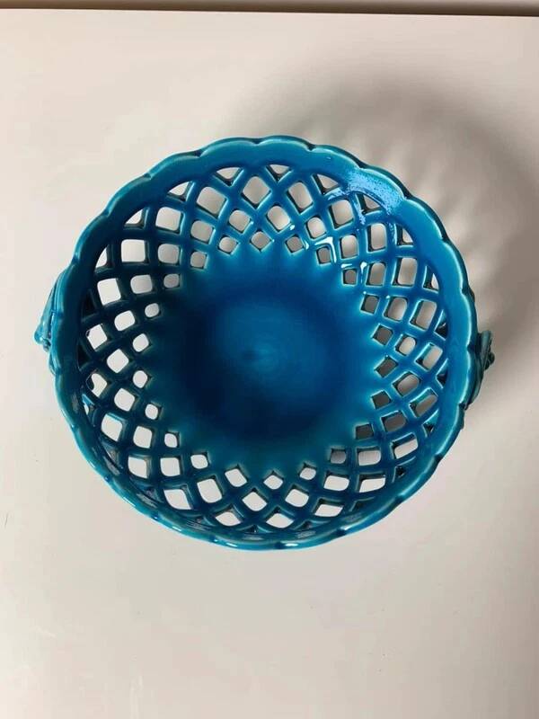 Turquoise cup woven by Émile Tessier in Malicorne.