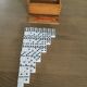 Jeu de dominos anciens dans sa boite en bois