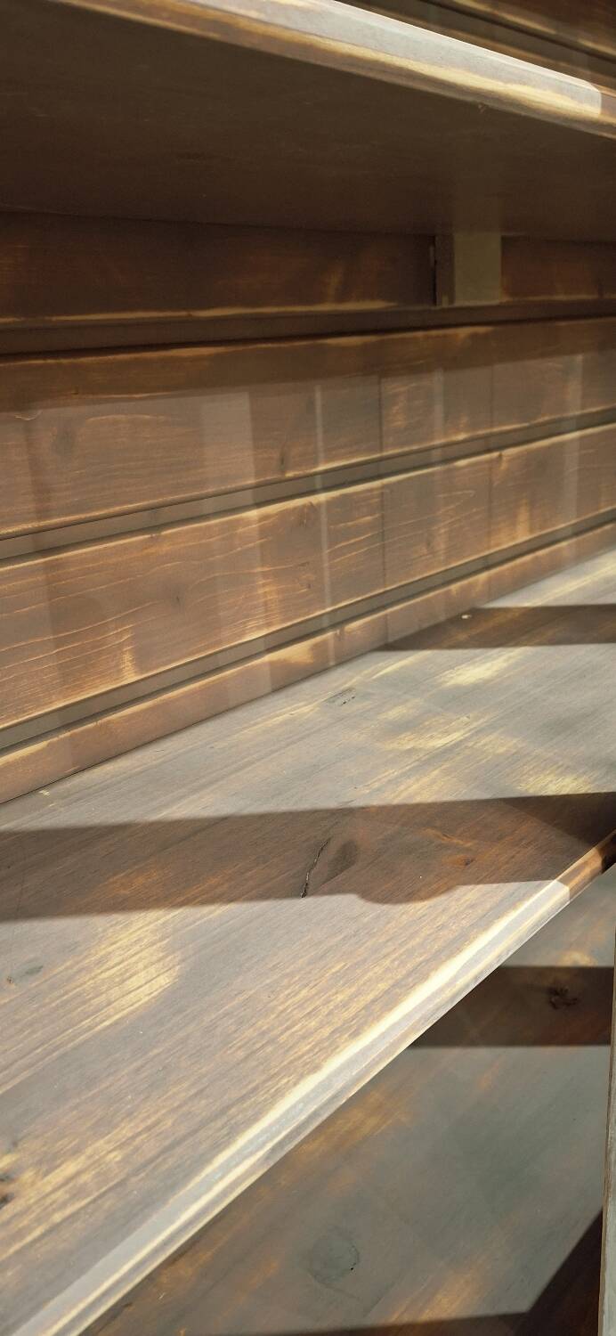 Buffet with 2 glass doors