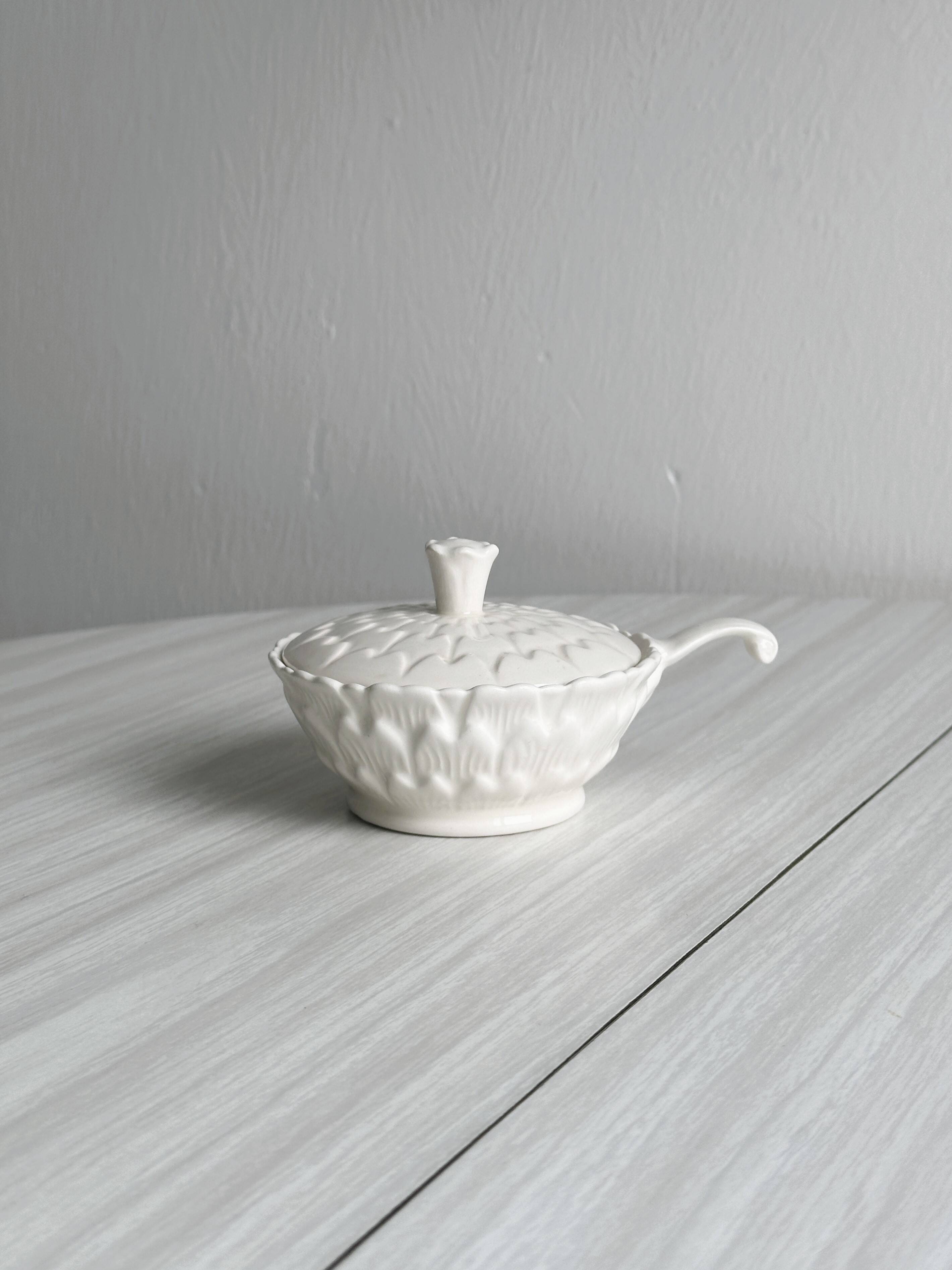 Sugar bowl or condiment box, white porcelain