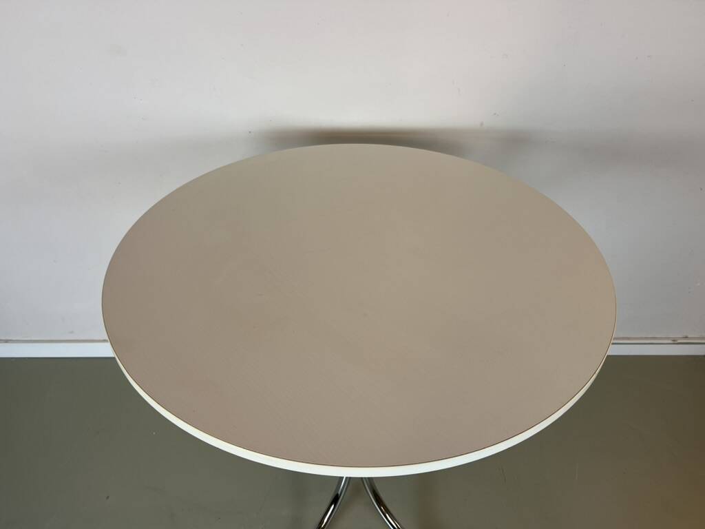 Vintage round white chrome dining table from the 70s.