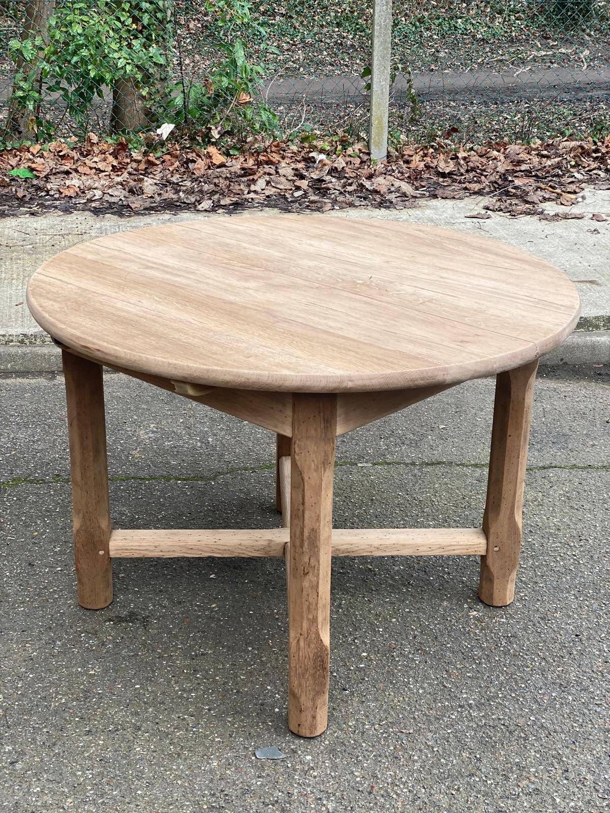Renovated round extendable farmhouse dining table in solid oak 110-155cm.