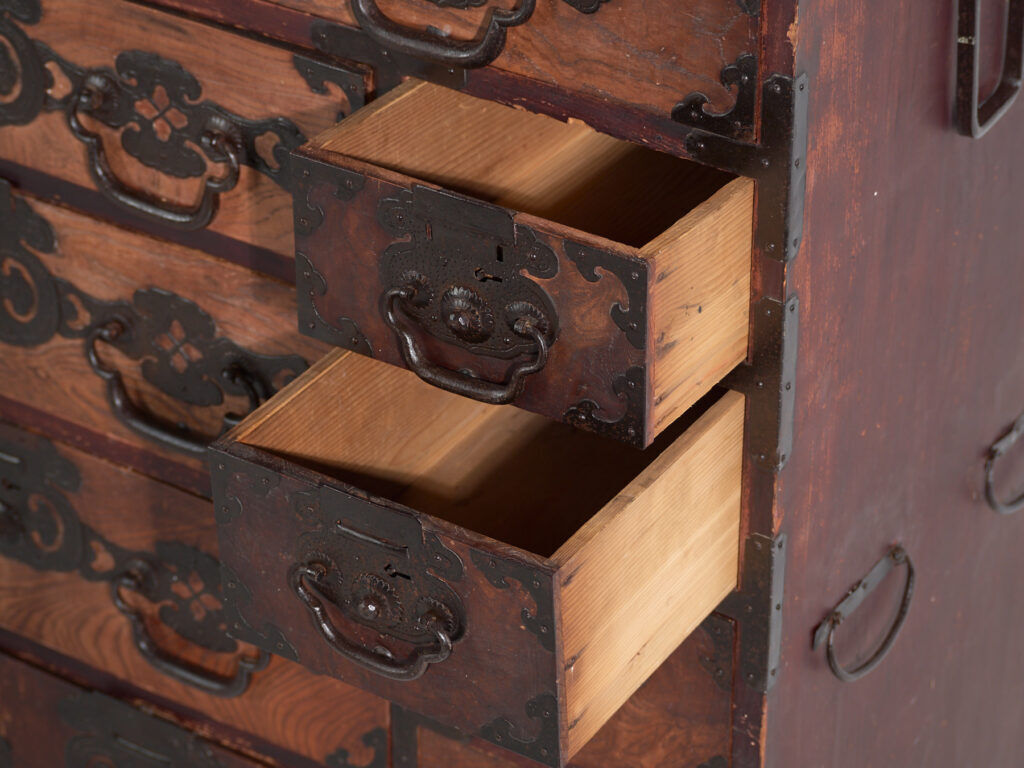 Ancient Japanese tansu of the choba-tansu type – Meiji/Taishō period (circa 1880-1920)