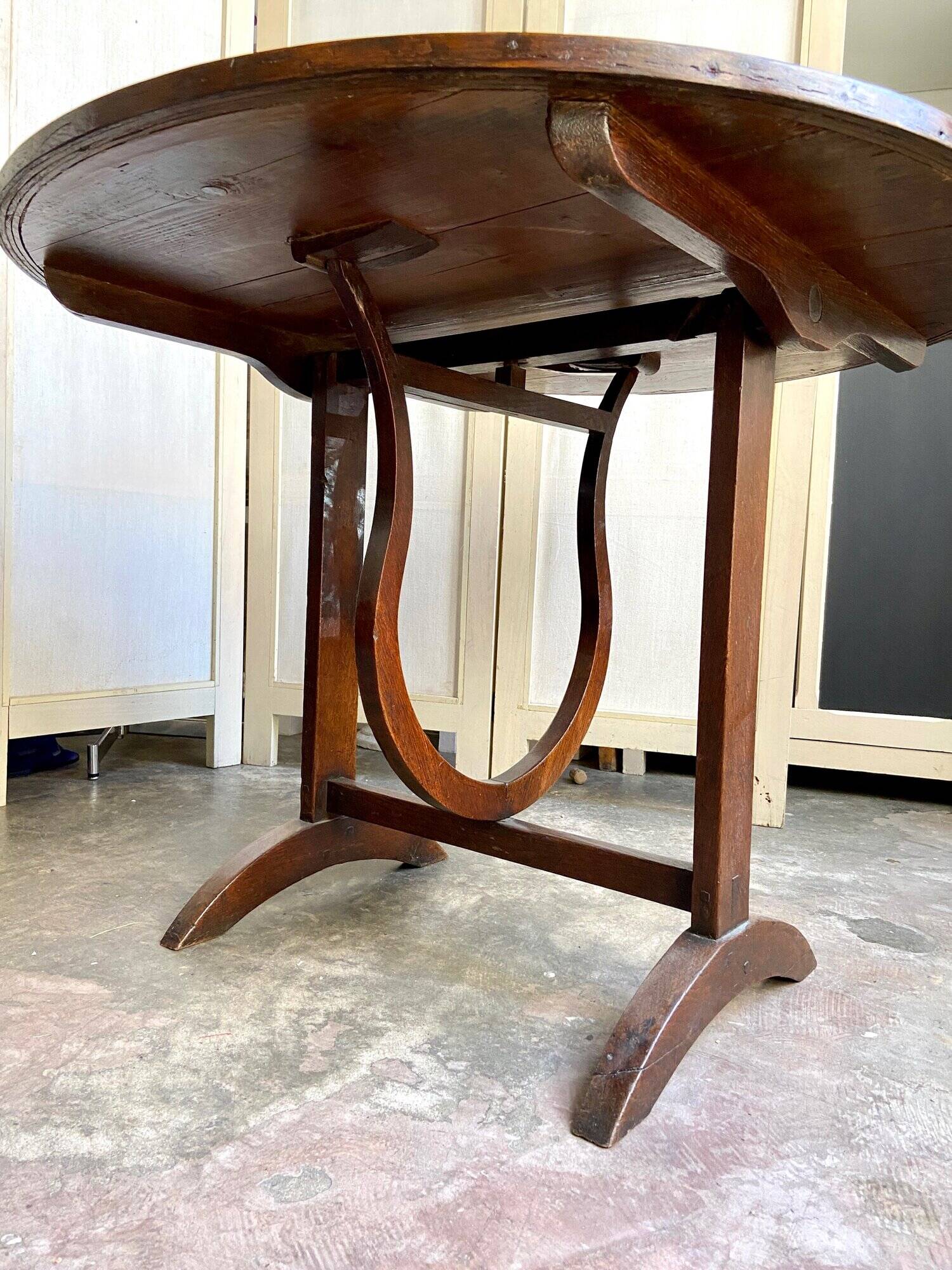 Harvestable winegrower's table in dark wood ⌀ 91 cm