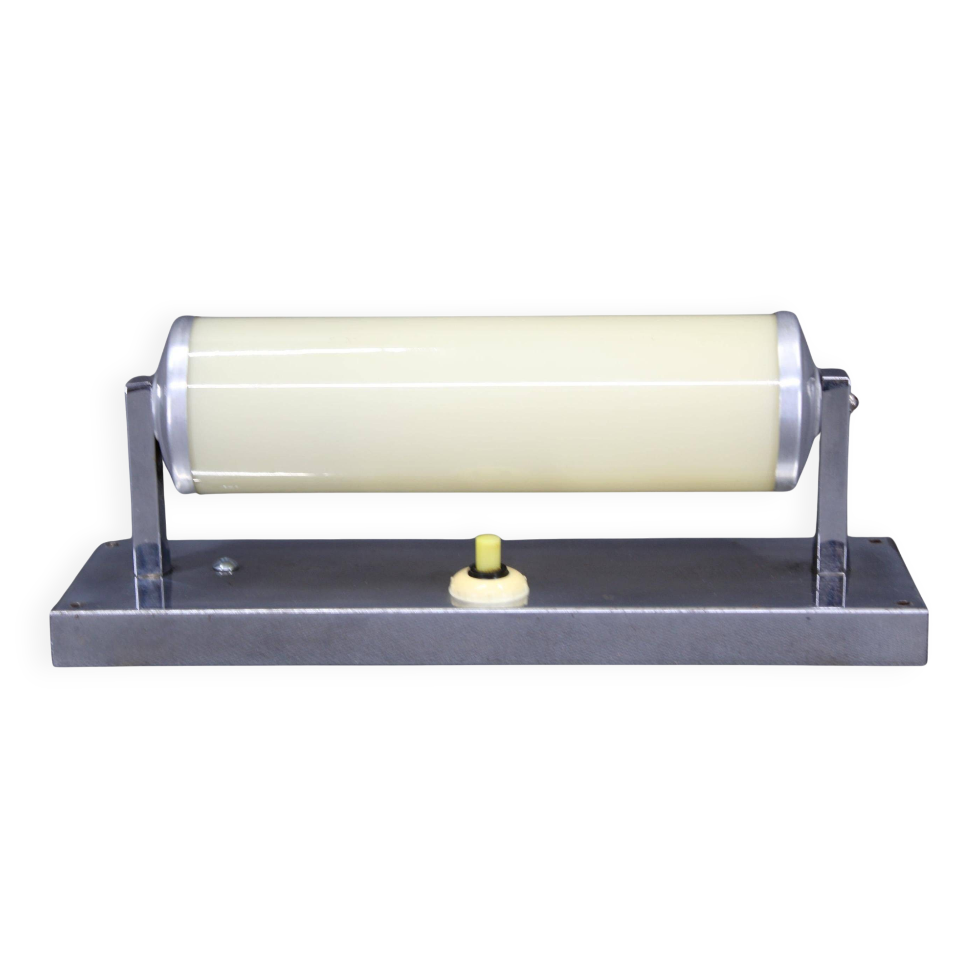 Applique murale tubulaire chromée de style Bauhaus des années 1930, abat-jour en verre crème, Tchécoslovaquie, ESČ