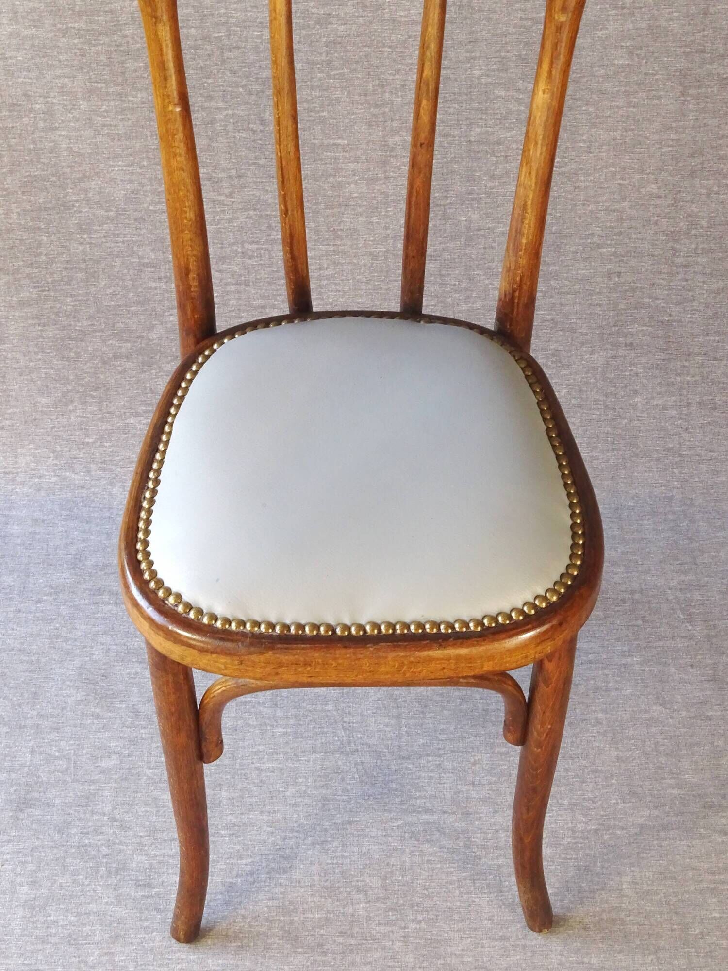 Chaise Baumann Bistrot N°56, vers 1925 assise cuir gris