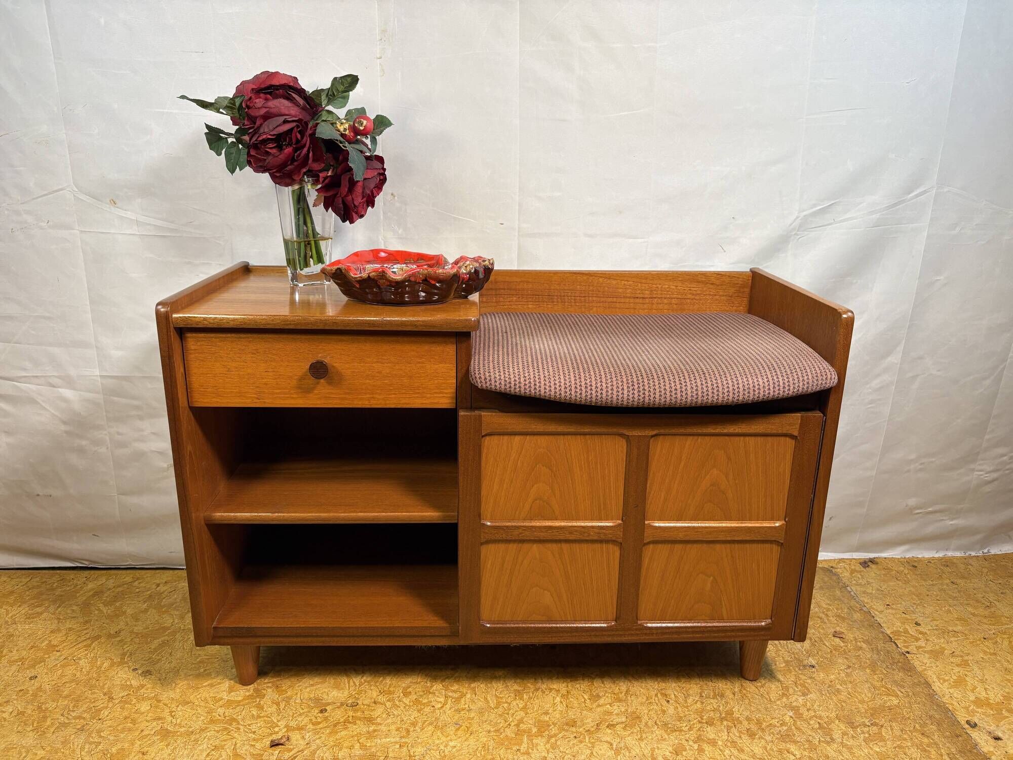 Mid-Century Retro Vintage Nathan Teak Telephone Seat – 1960s–1970s Stylish
