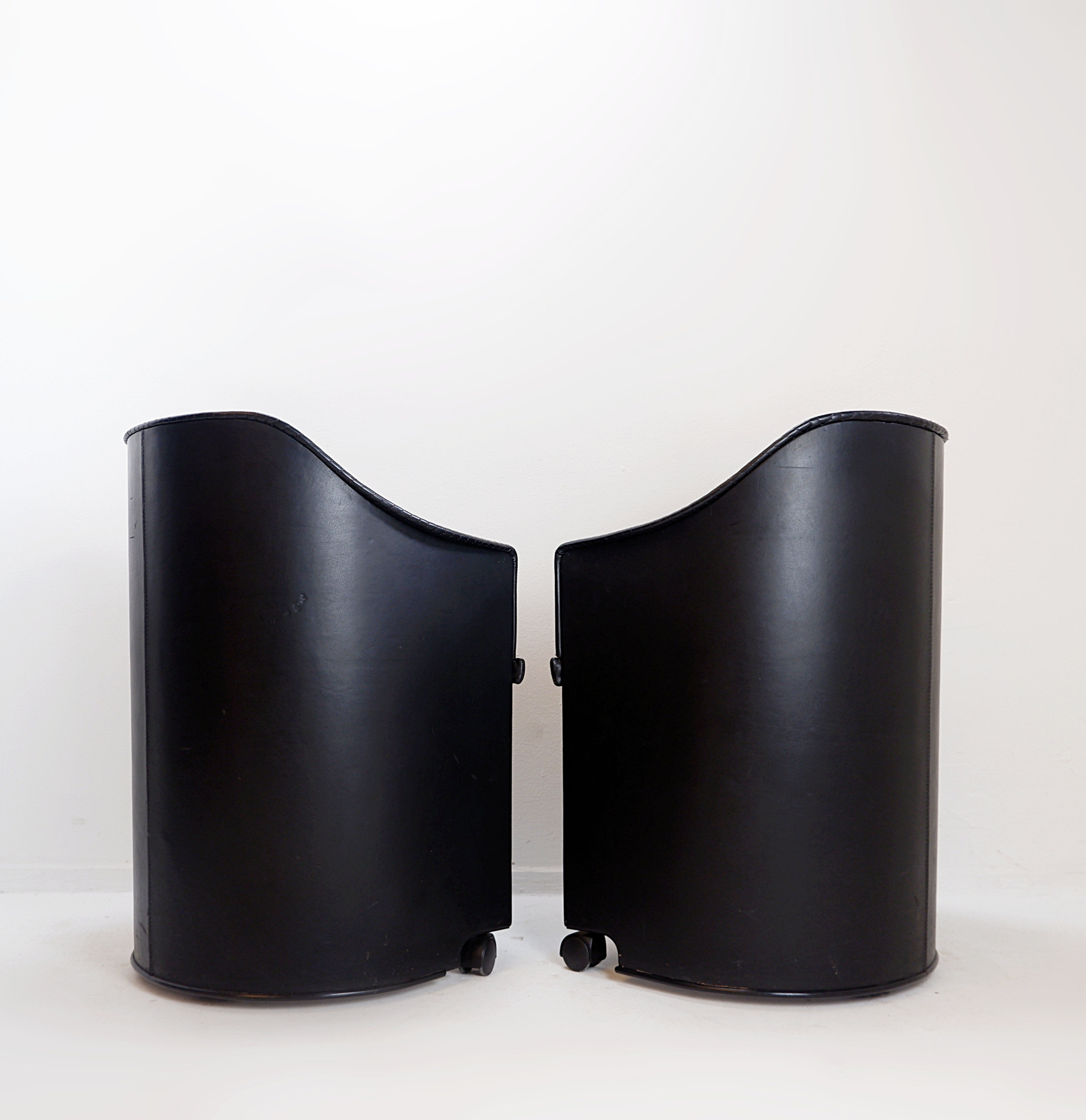 Pair of Artona armchairs in black leather by Afra and Tobia Scarpa for Maxalto