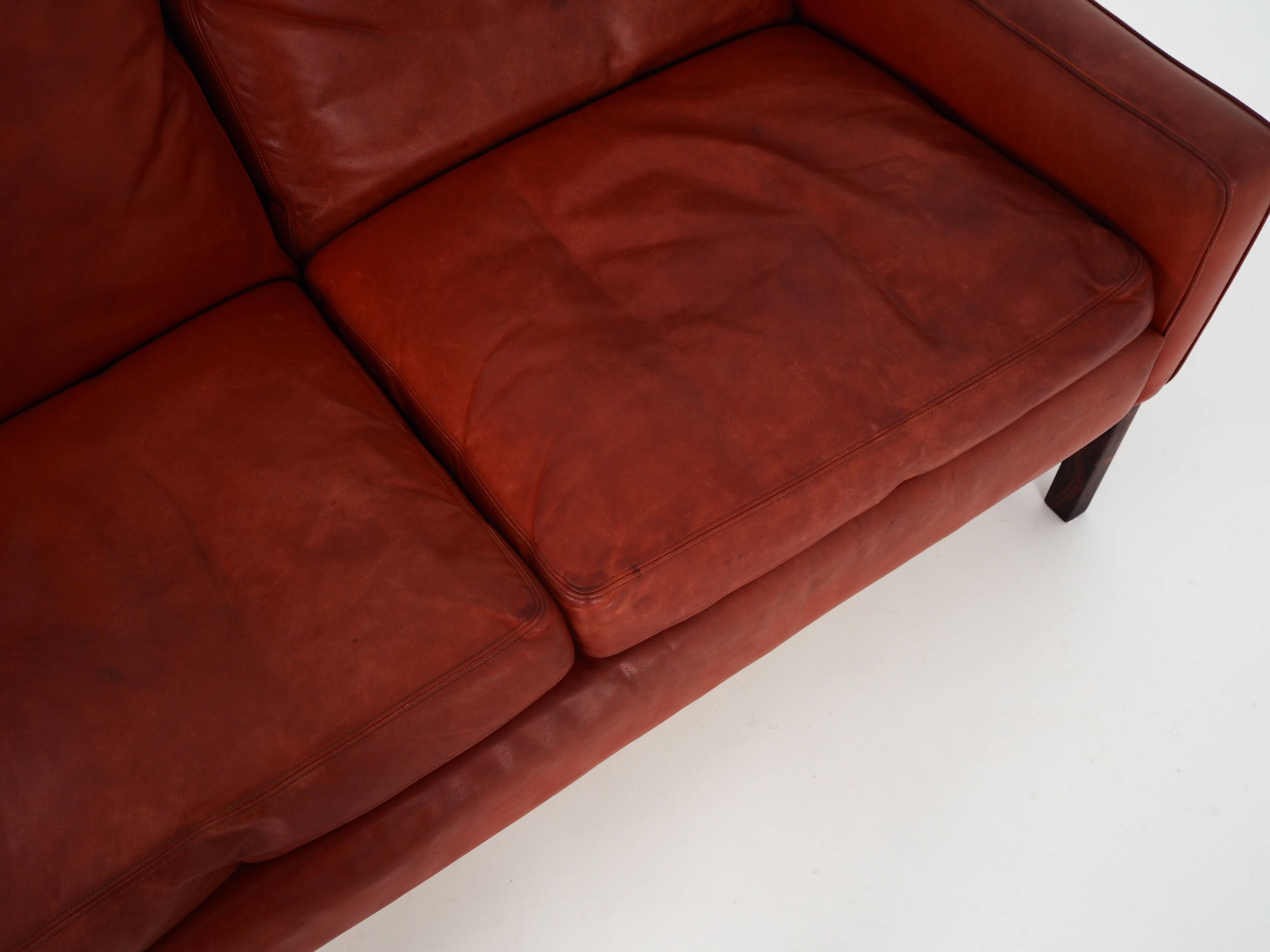 Red leather sofa, Scandinavian design, 1960s, designer: Fredrik Kayser, production: Vatne Møbler