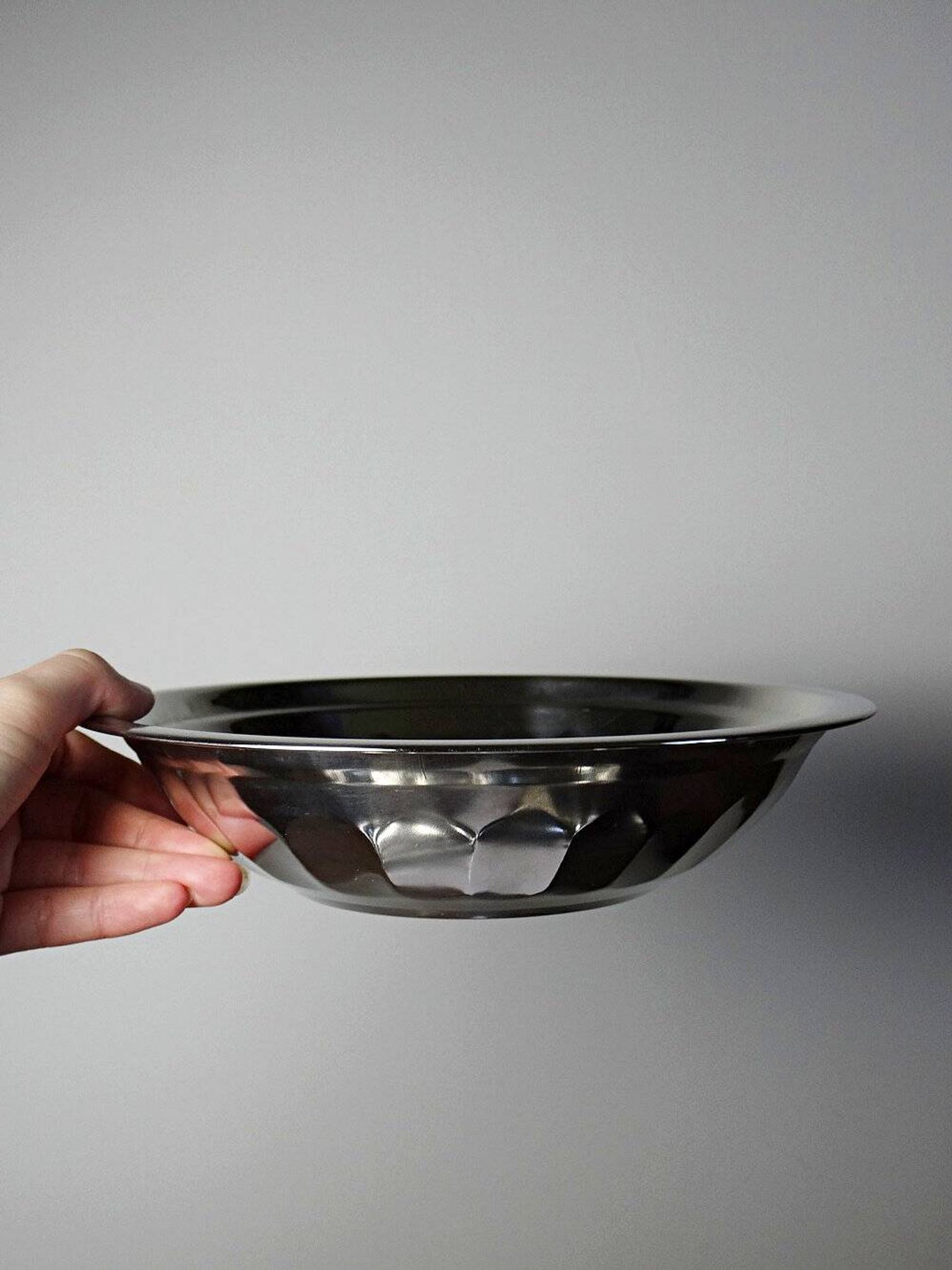 Set of 3 vintage stainless steel bowls from the 1980s.
