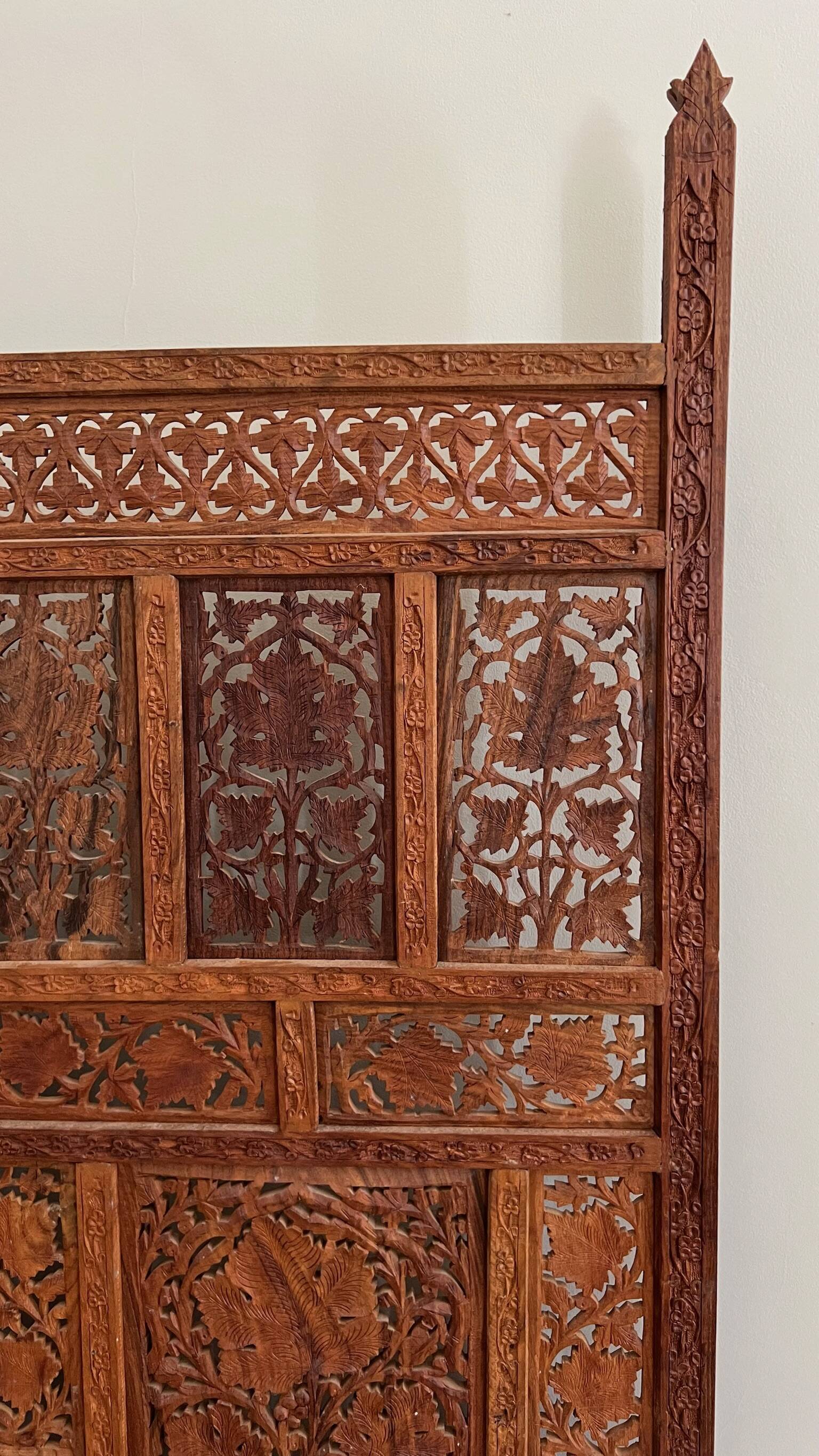 Paravent vintage asiatique en teck sculpté — milieu du XXe siècle