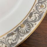 12 porcelain plates, 22cm diameter