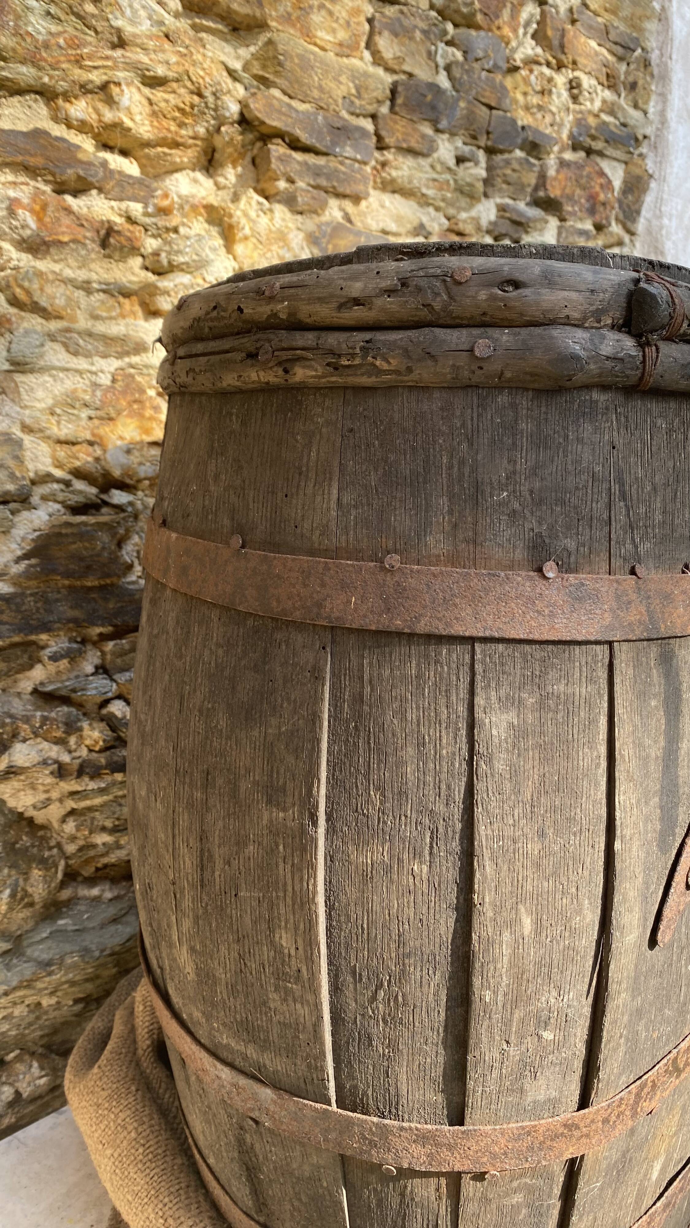 Harvest rack, wooden barrel