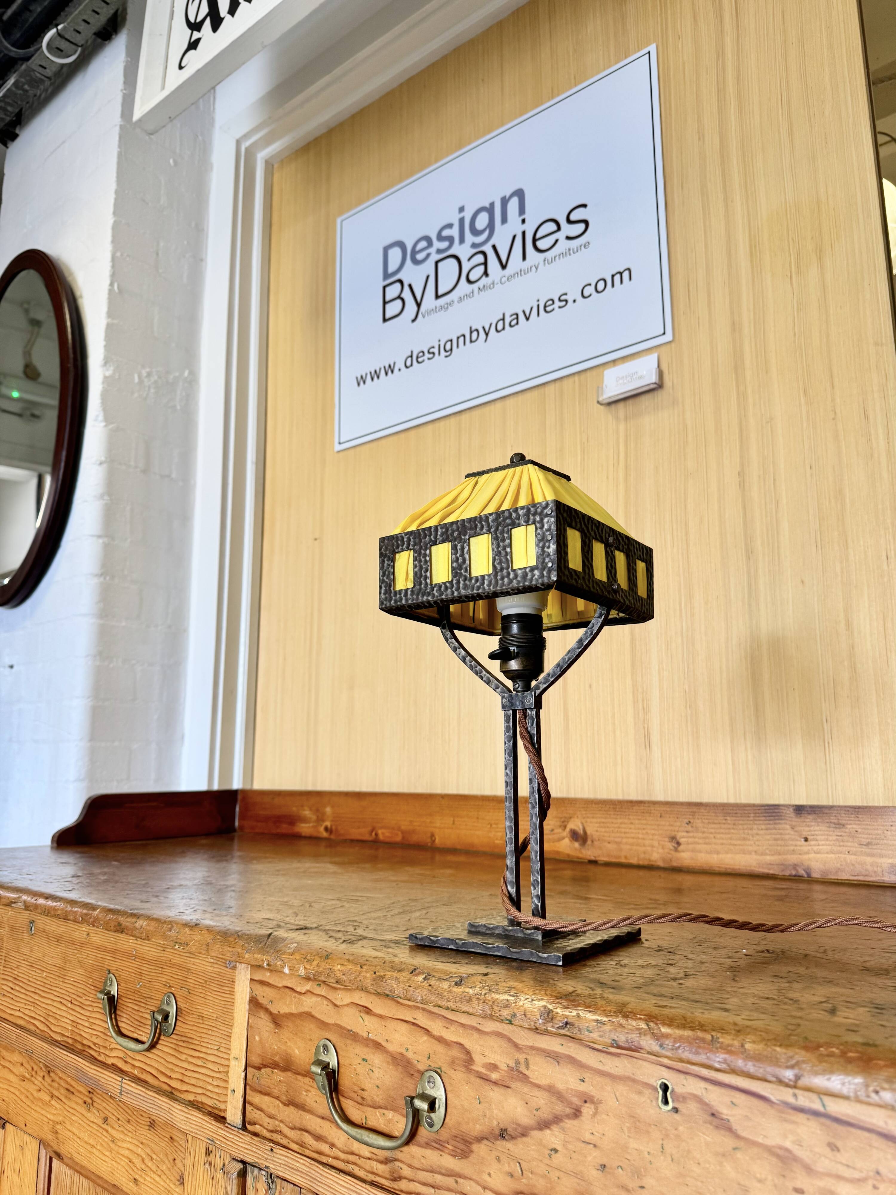 Lampe de table suédoise Arts and Crafts par Arvid Böhlmarks
