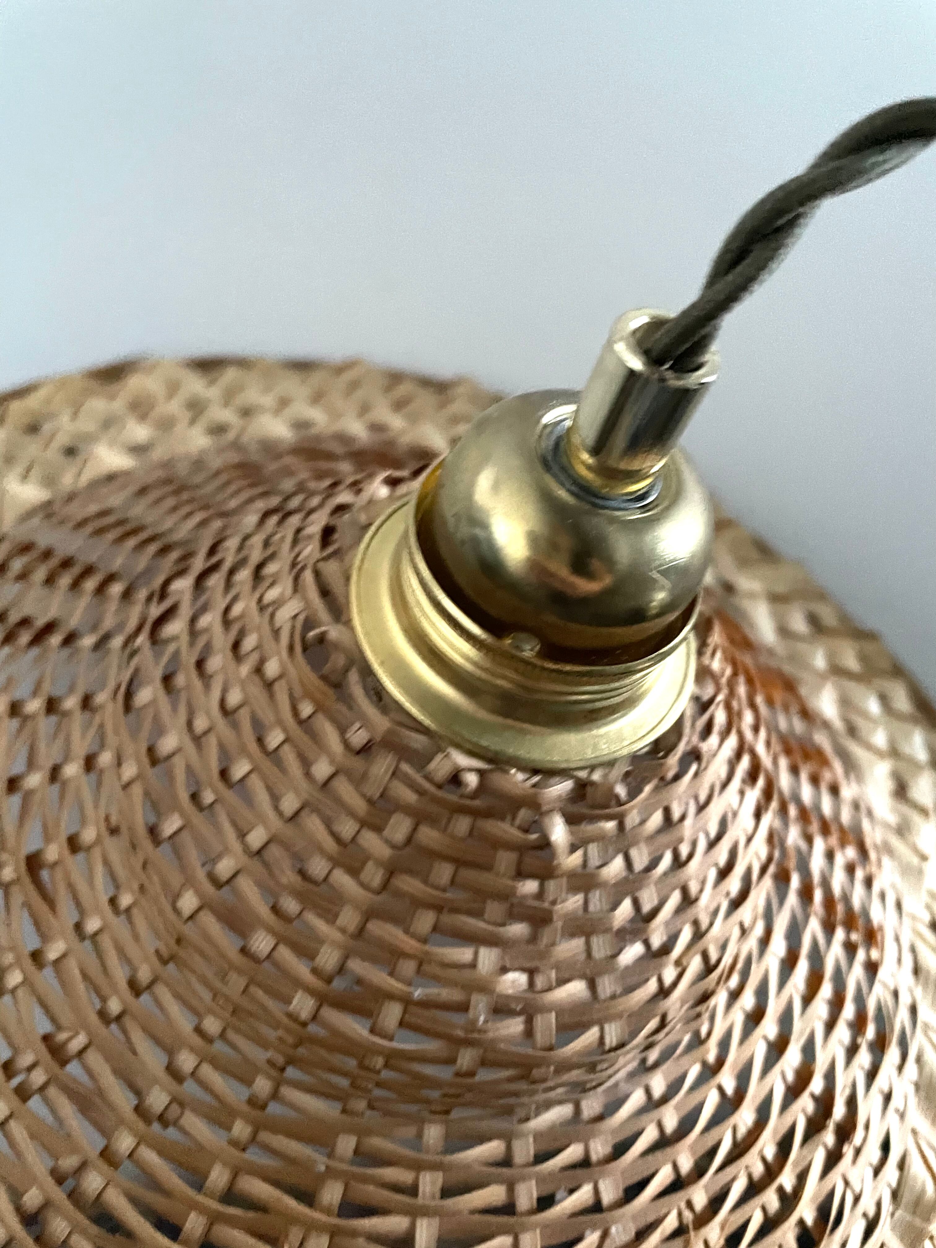Vintage suspension in woven wicker