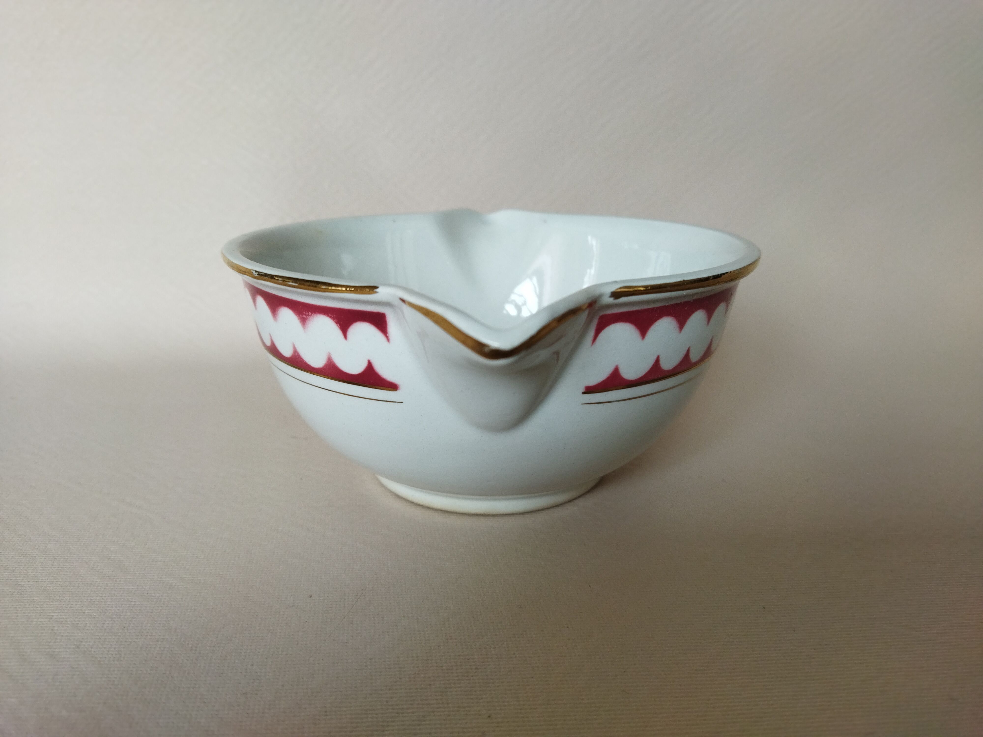 K&G Lunéville sauceboat, Madrigal model