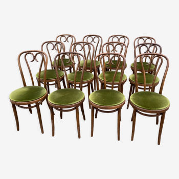 Set of 26 restaurant chairs