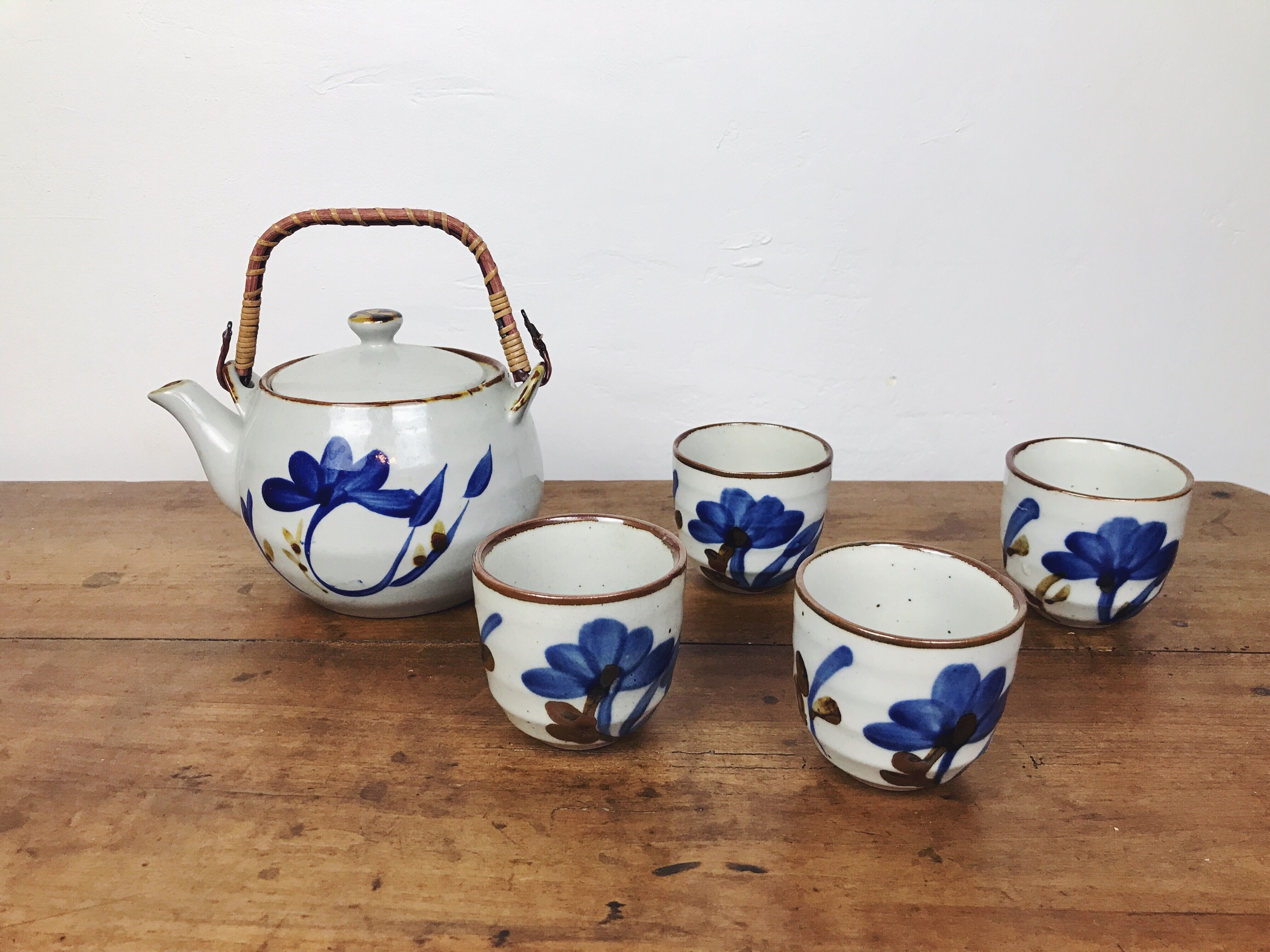 teapot and 4 cups in glazed stoneware - hand-painted blue décor