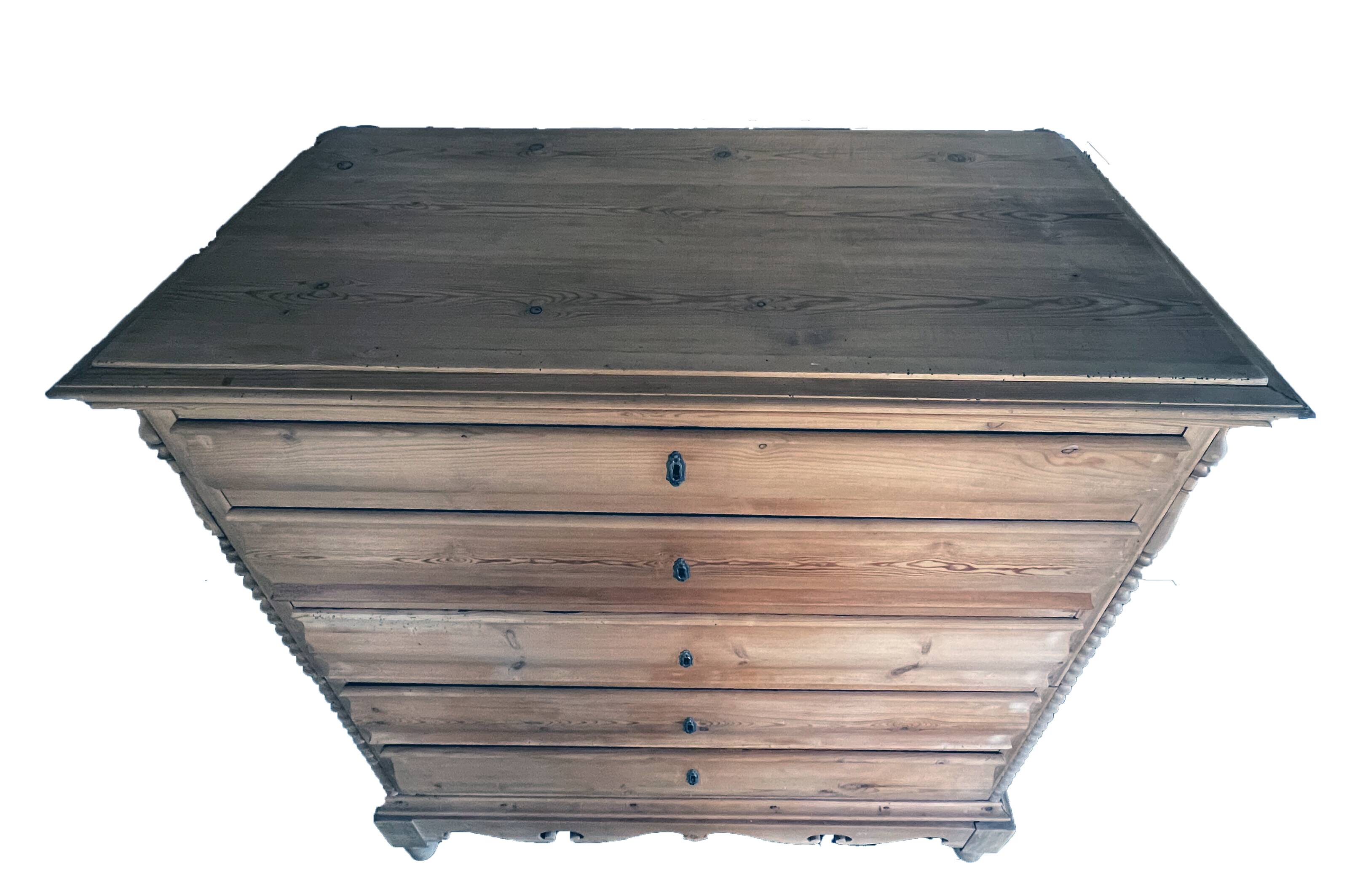 Large 19th century Scandinavian pine chest of drawers