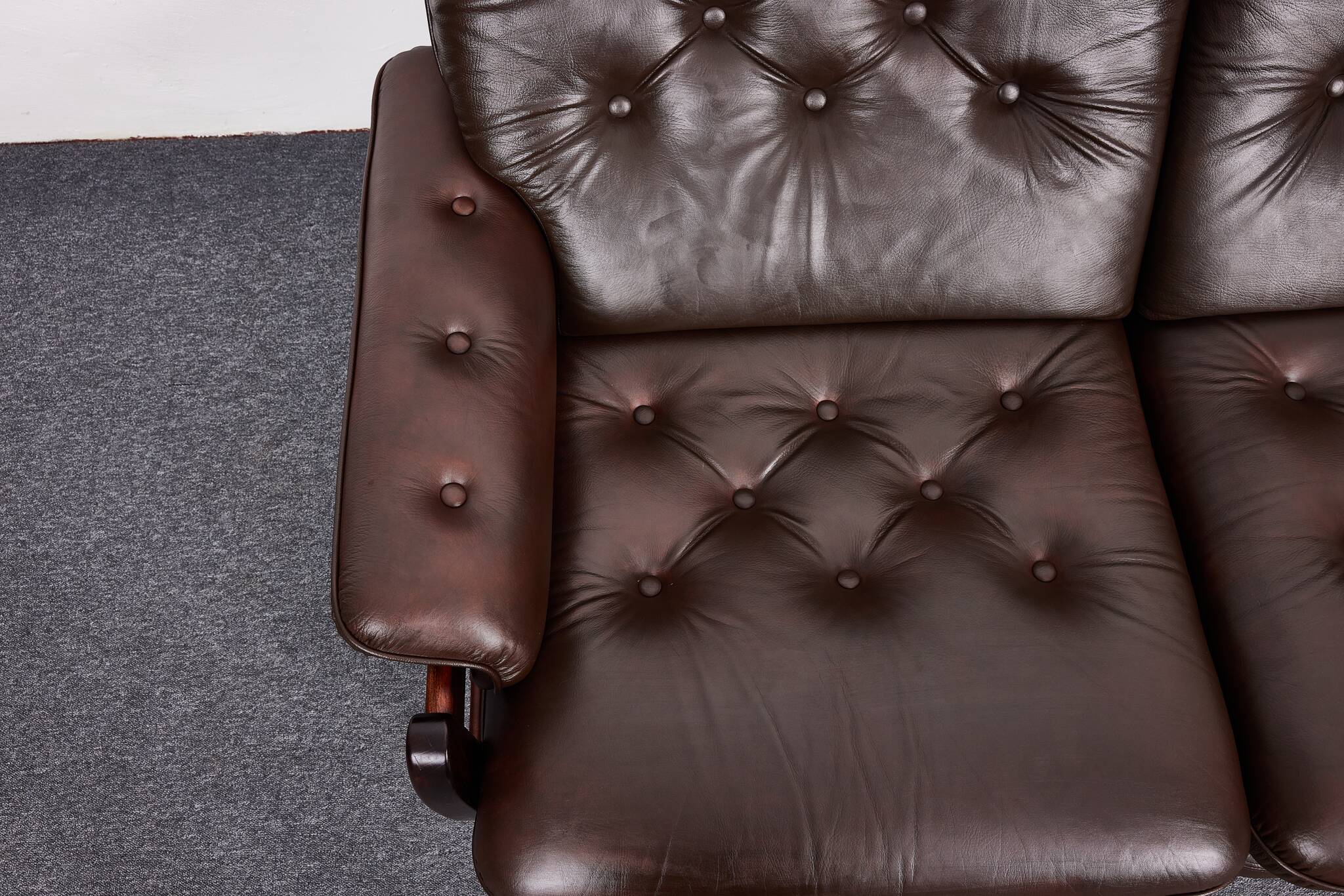 Canapé vintage en palissandre et cuir de veau, modèle-rodeio par jean gillon 1968 italma woodart