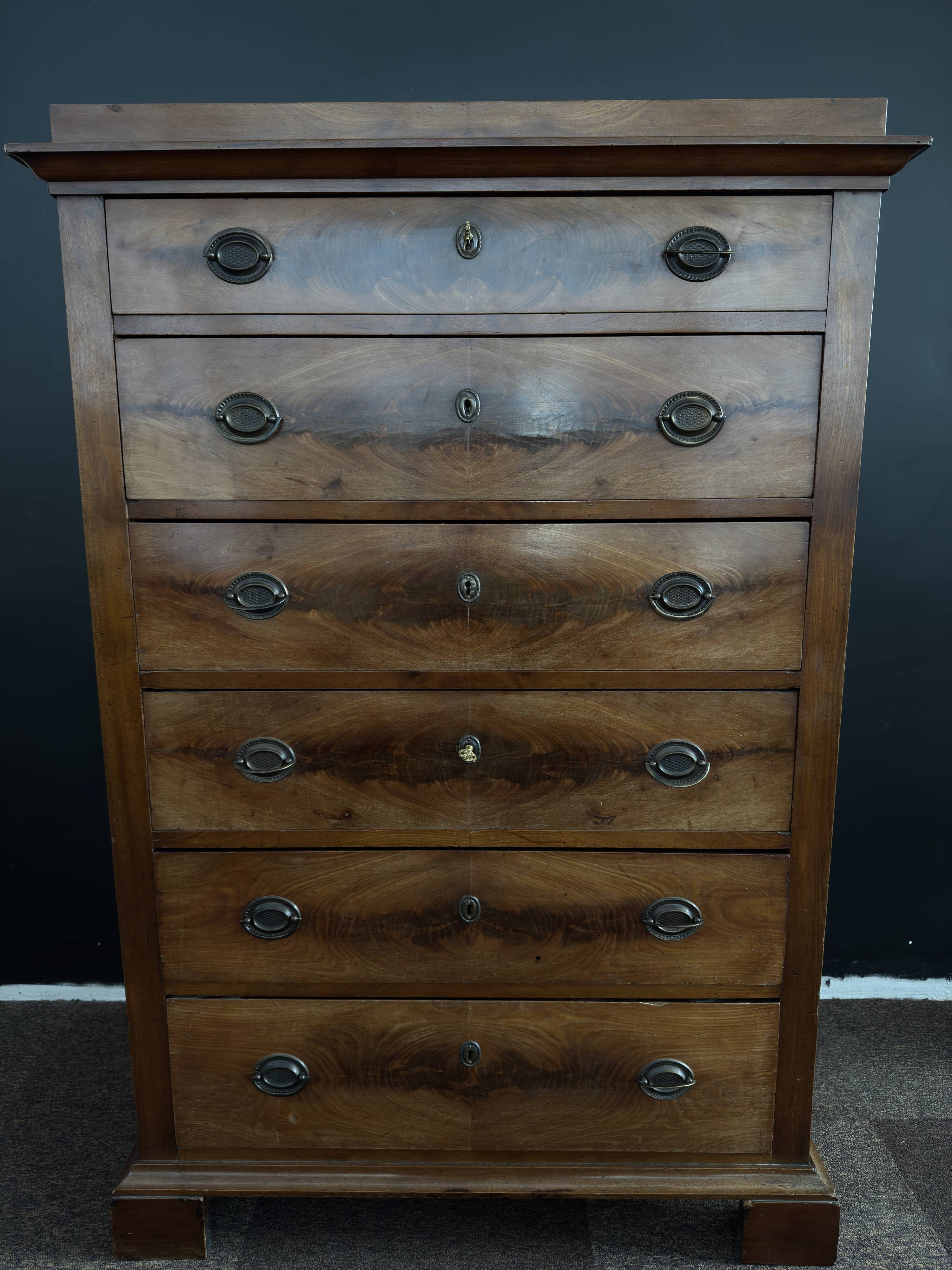 Chiffonnier en Placage de Noyer Style Restauration