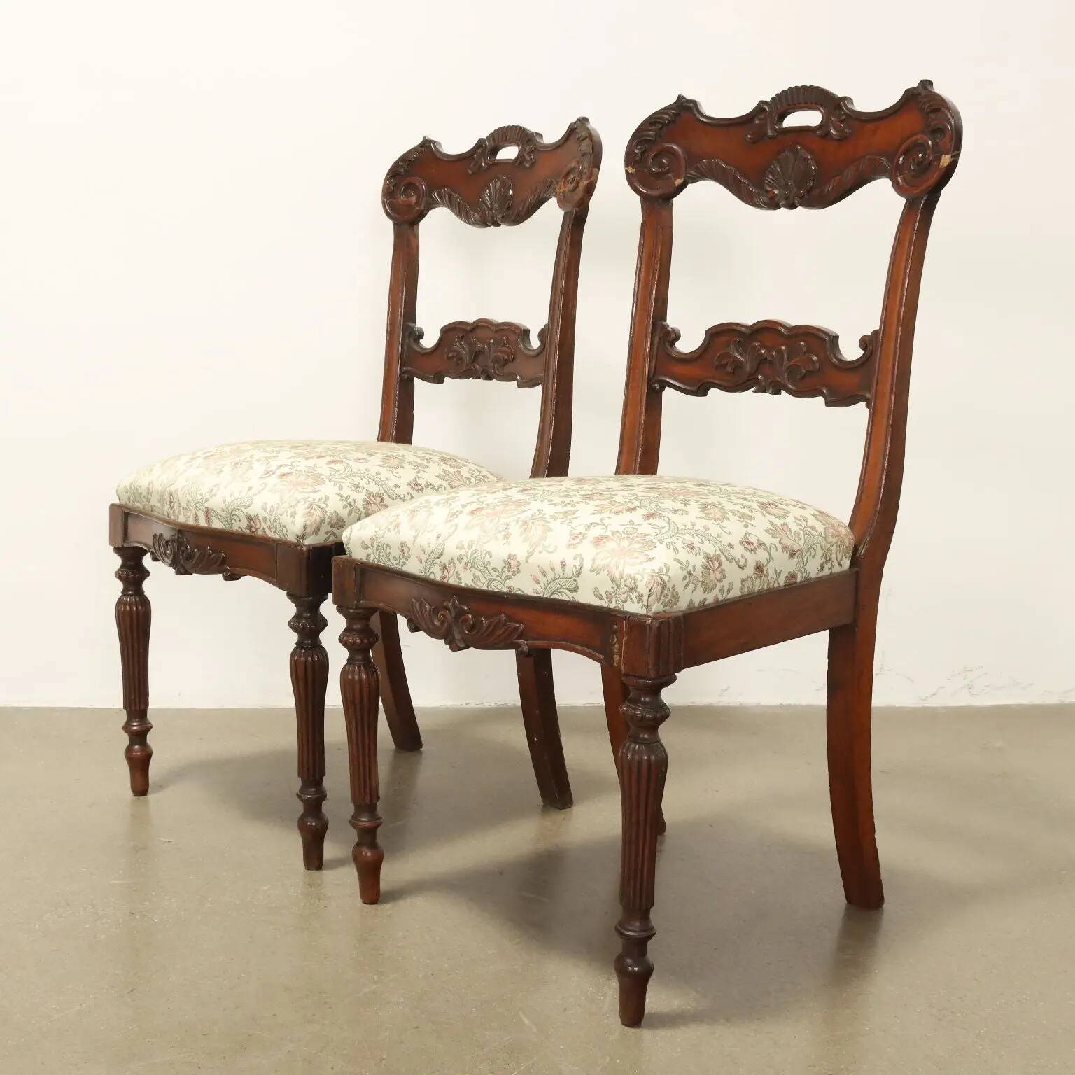Chaises anciennes période Restauration en acajou sculpté XIXe siècle