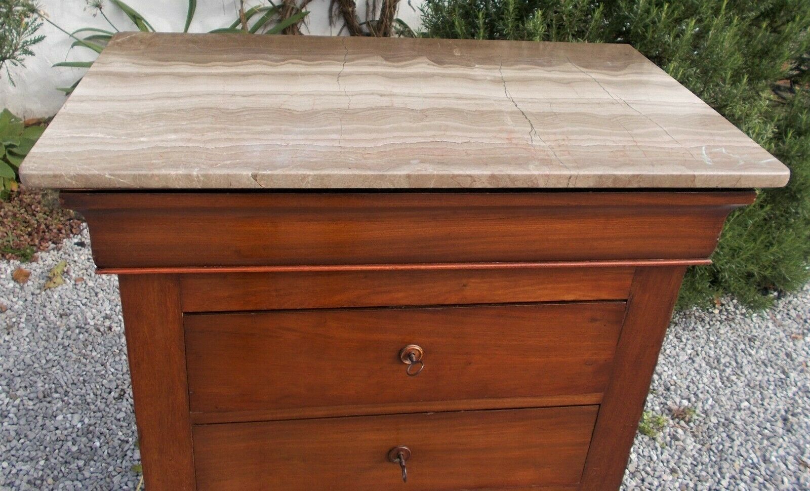 Antique chest of 4 drawers