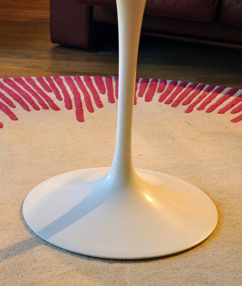 Knoll International table circa 1960, melamine wood top, white lacquered cast iron legs