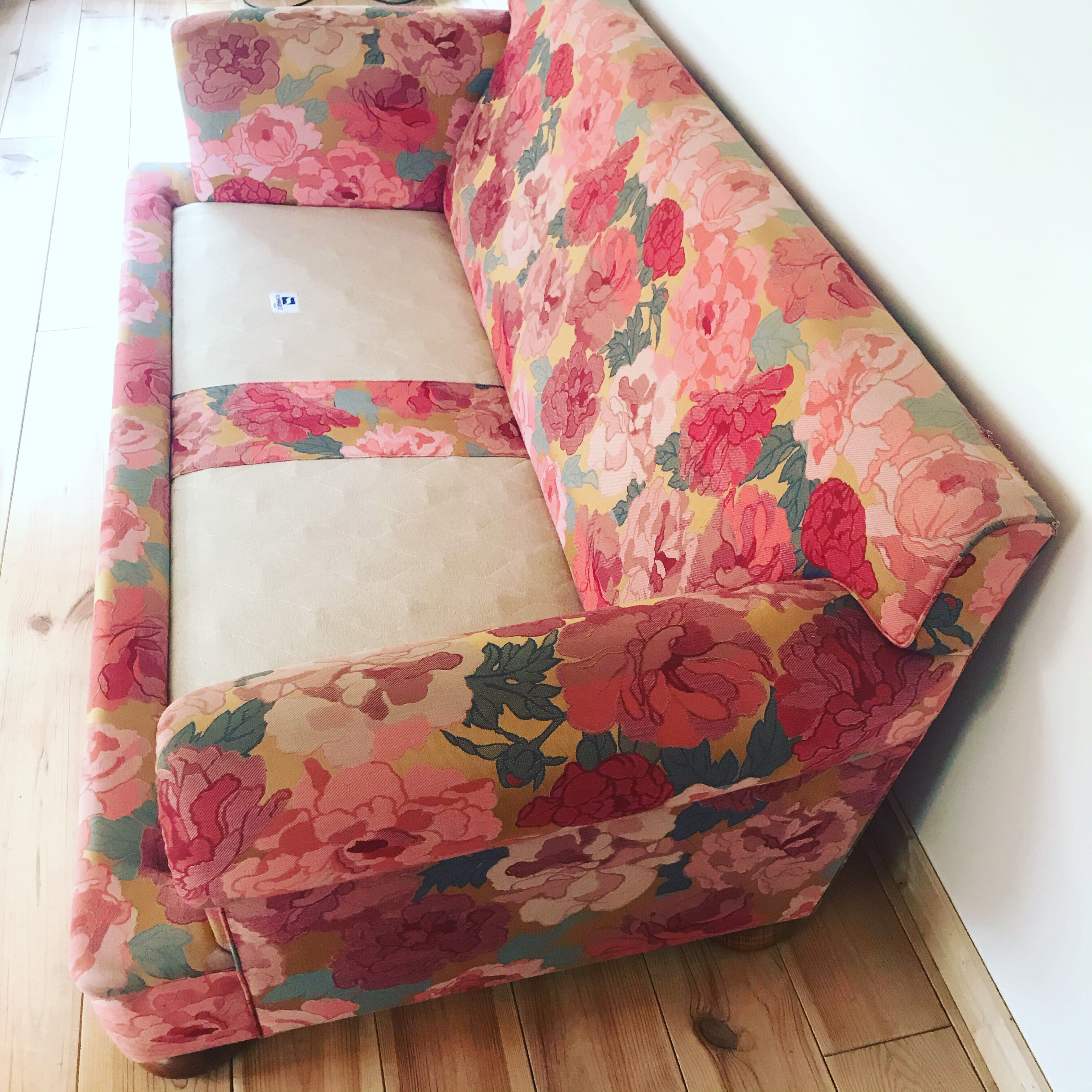 Schwartz floral vintage sofa